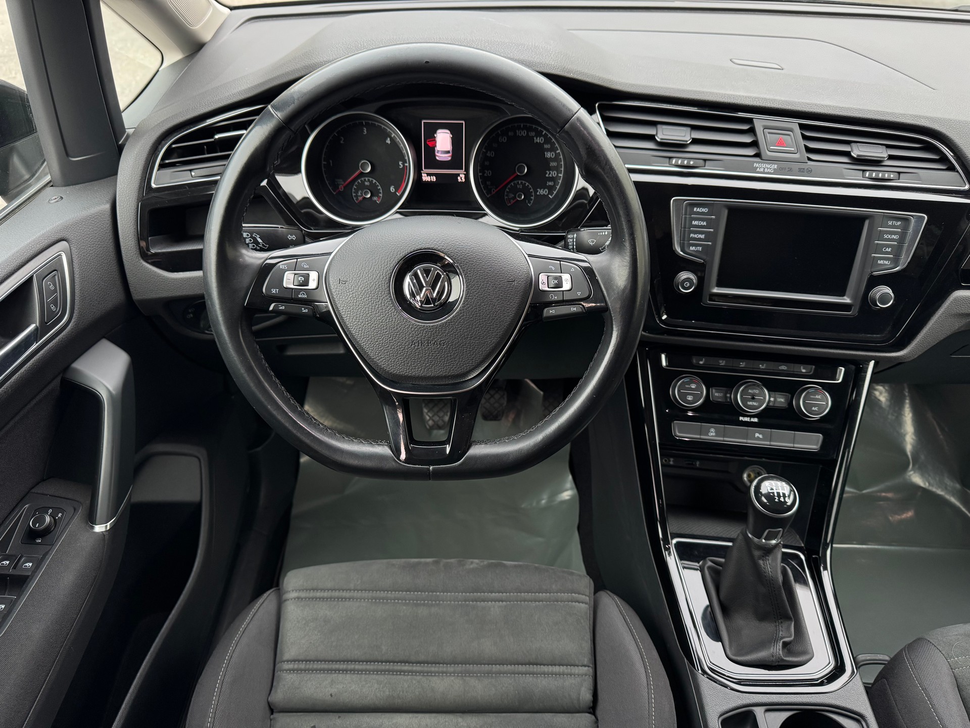 VW Touran 2.0 TDI BlueMotion Technology Highline-image-12