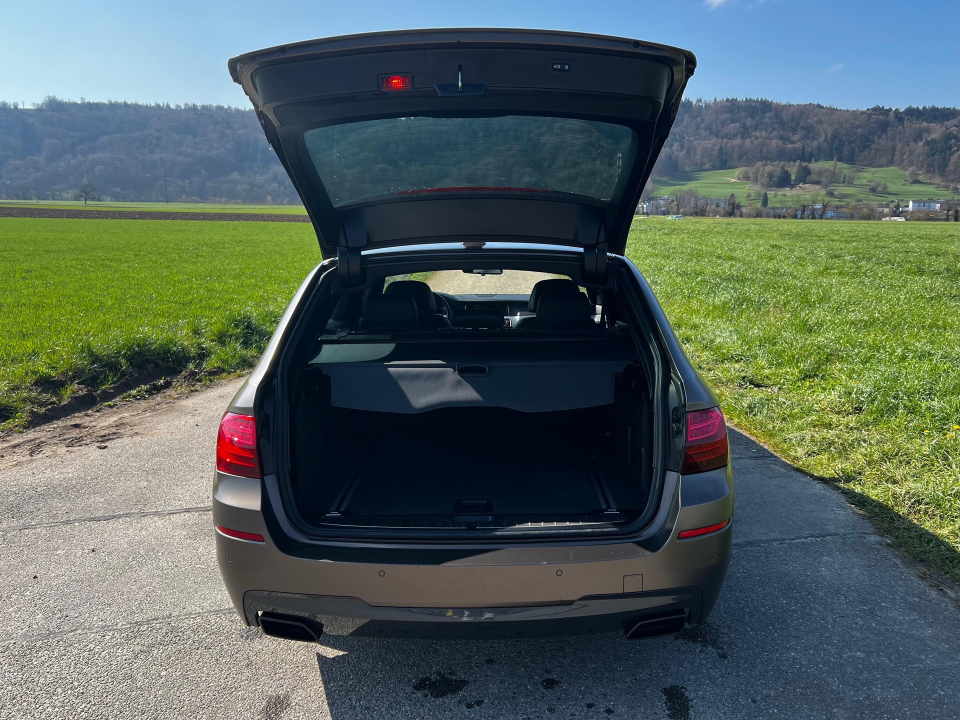 BMW M550d Touring xDrive Steptronic-image-12