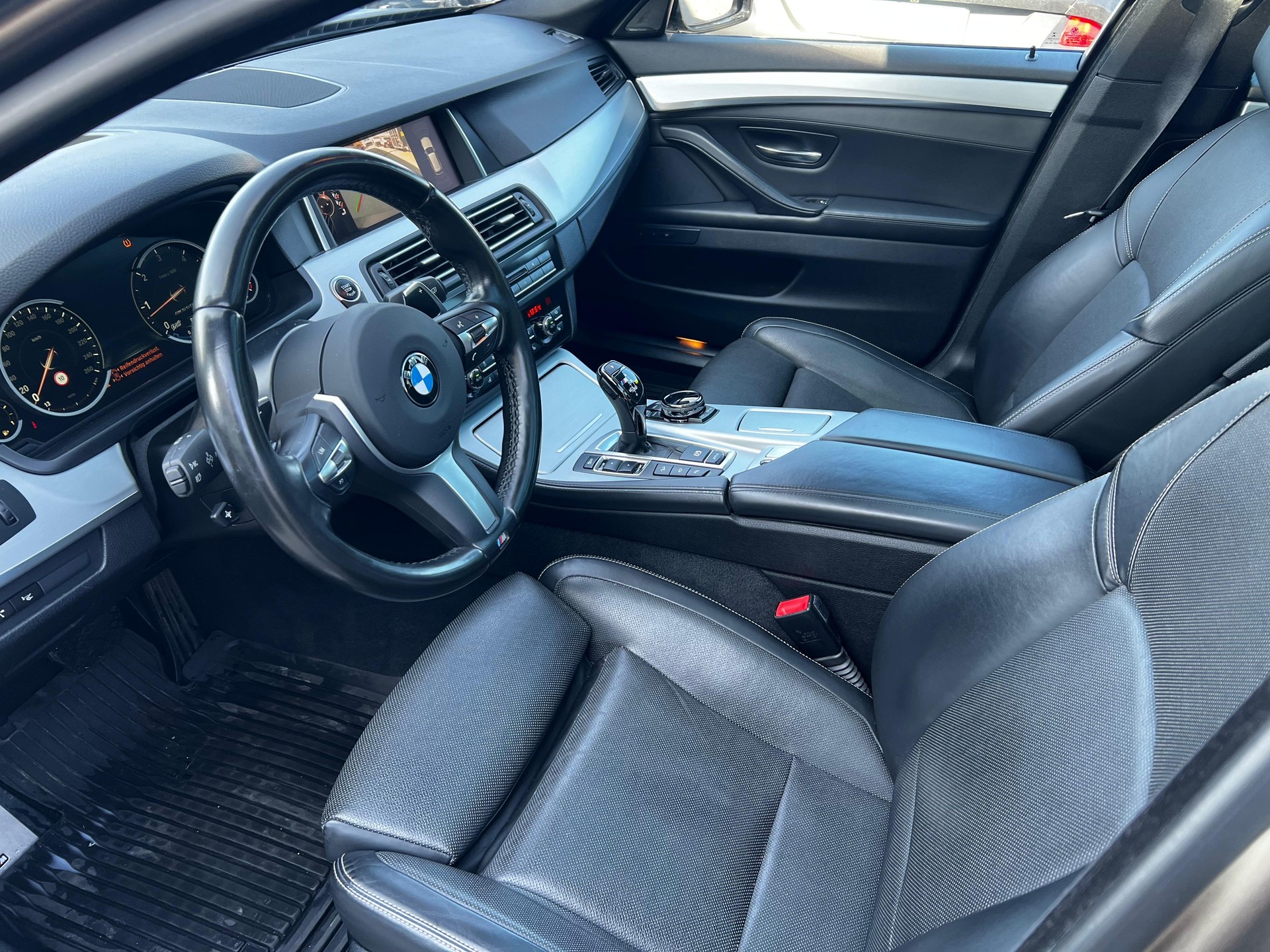 BMW M550d Touring xDrive Steptronic-image-8
