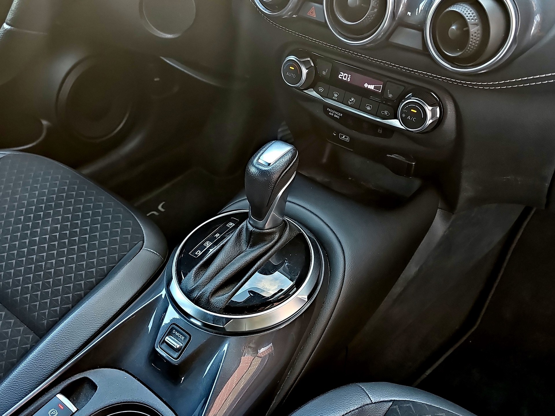 NISSAN Juke 1.0 DIG-T N-Connecta DCT-image-23