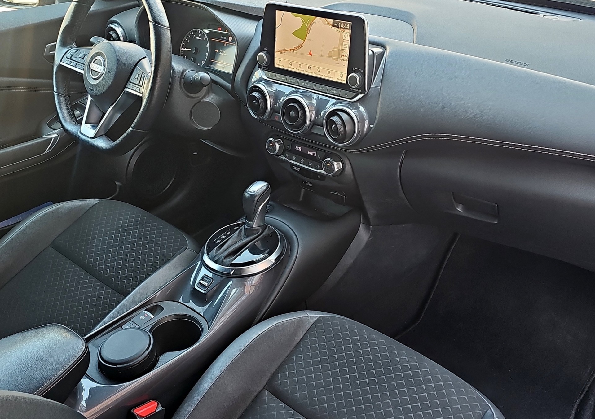 NISSAN Juke 1.0 DIG-T N-Connecta DCT-image-22