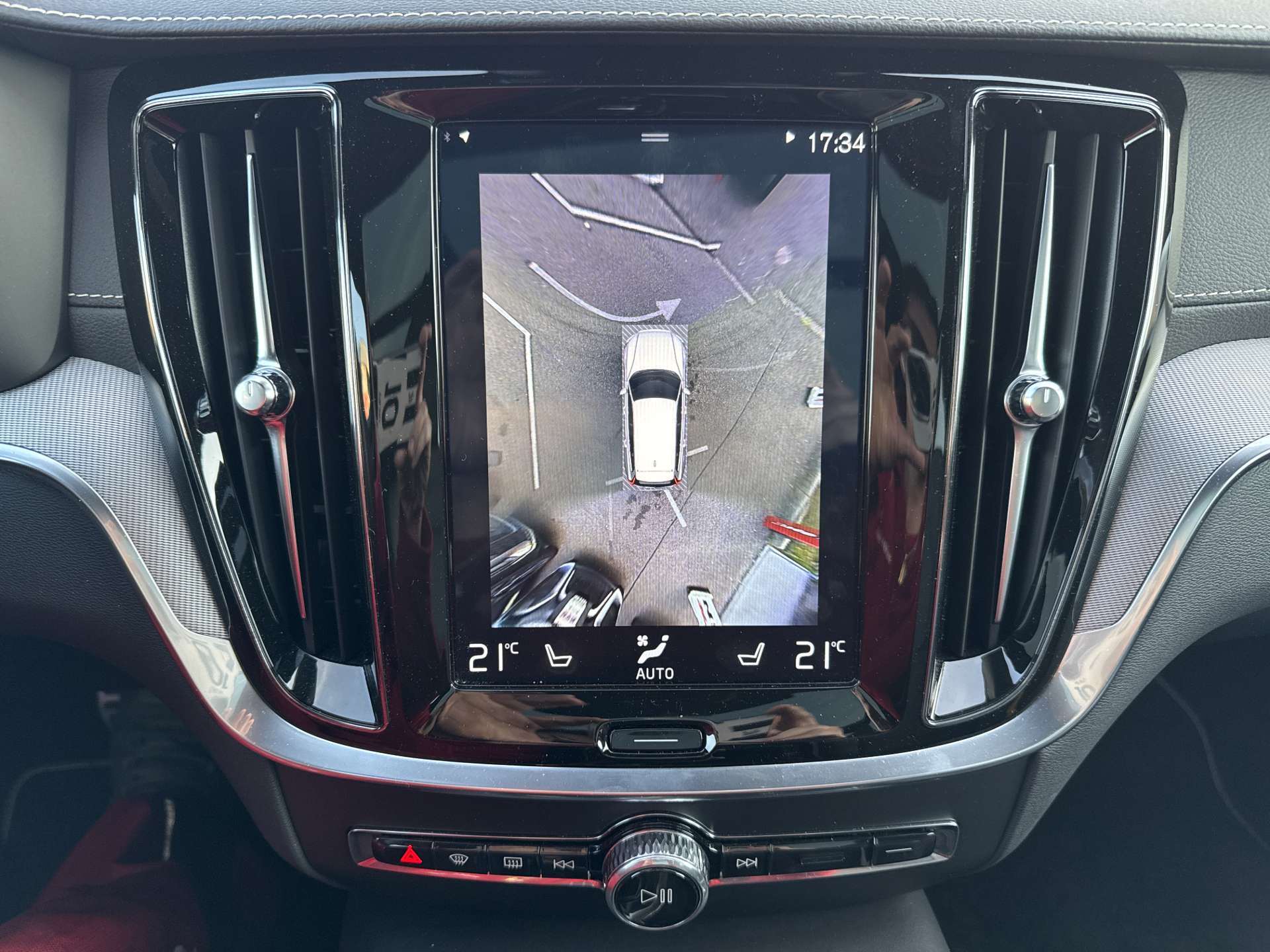 VOLVO V60 T8 eAWD Twin-Engine Polestar 405PS Geartronic-Automat-image-9