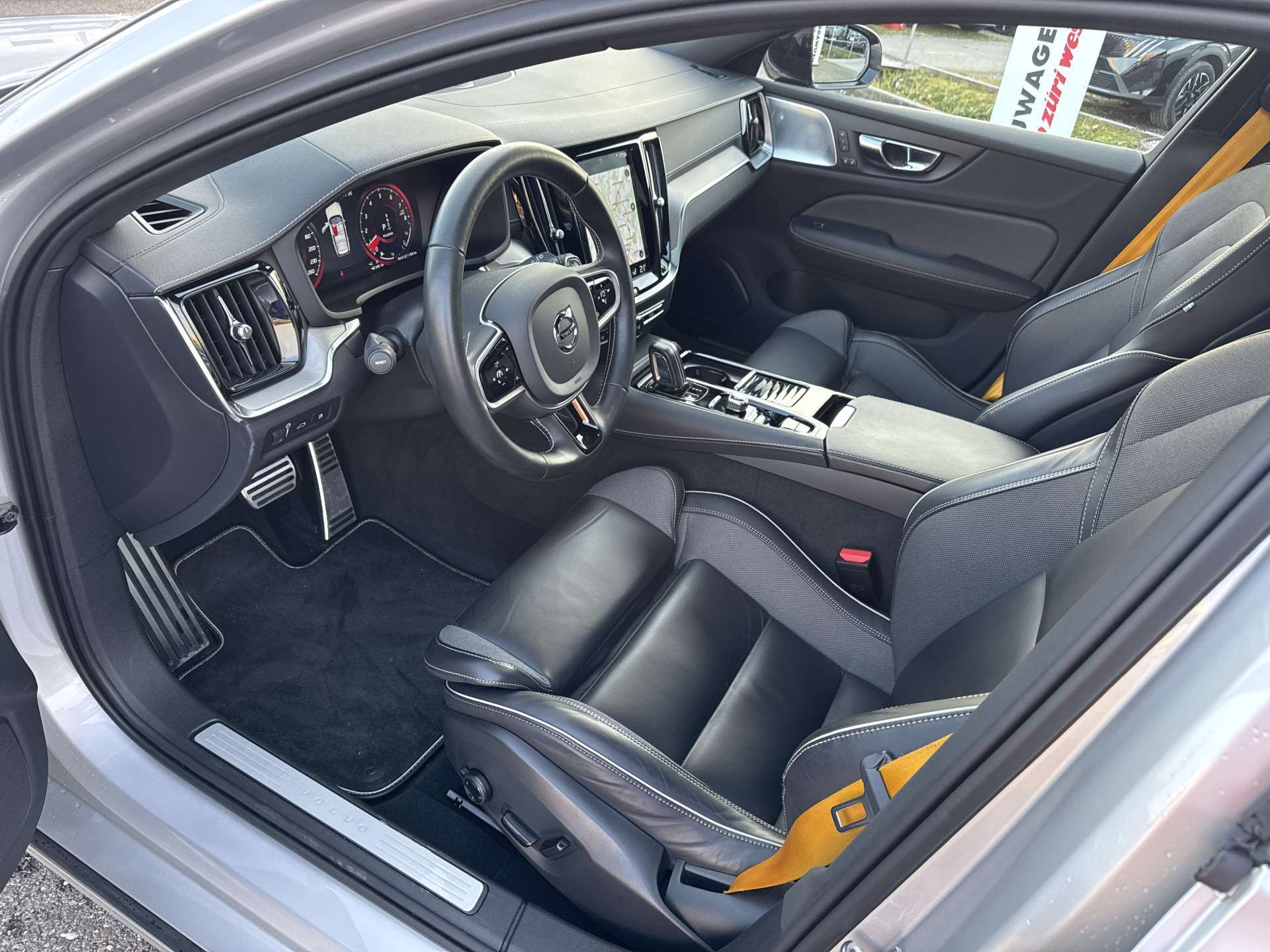 VOLVO V60 T8 eAWD Twin-Engine Polestar 405PS Geartronic-Automat-image-5
