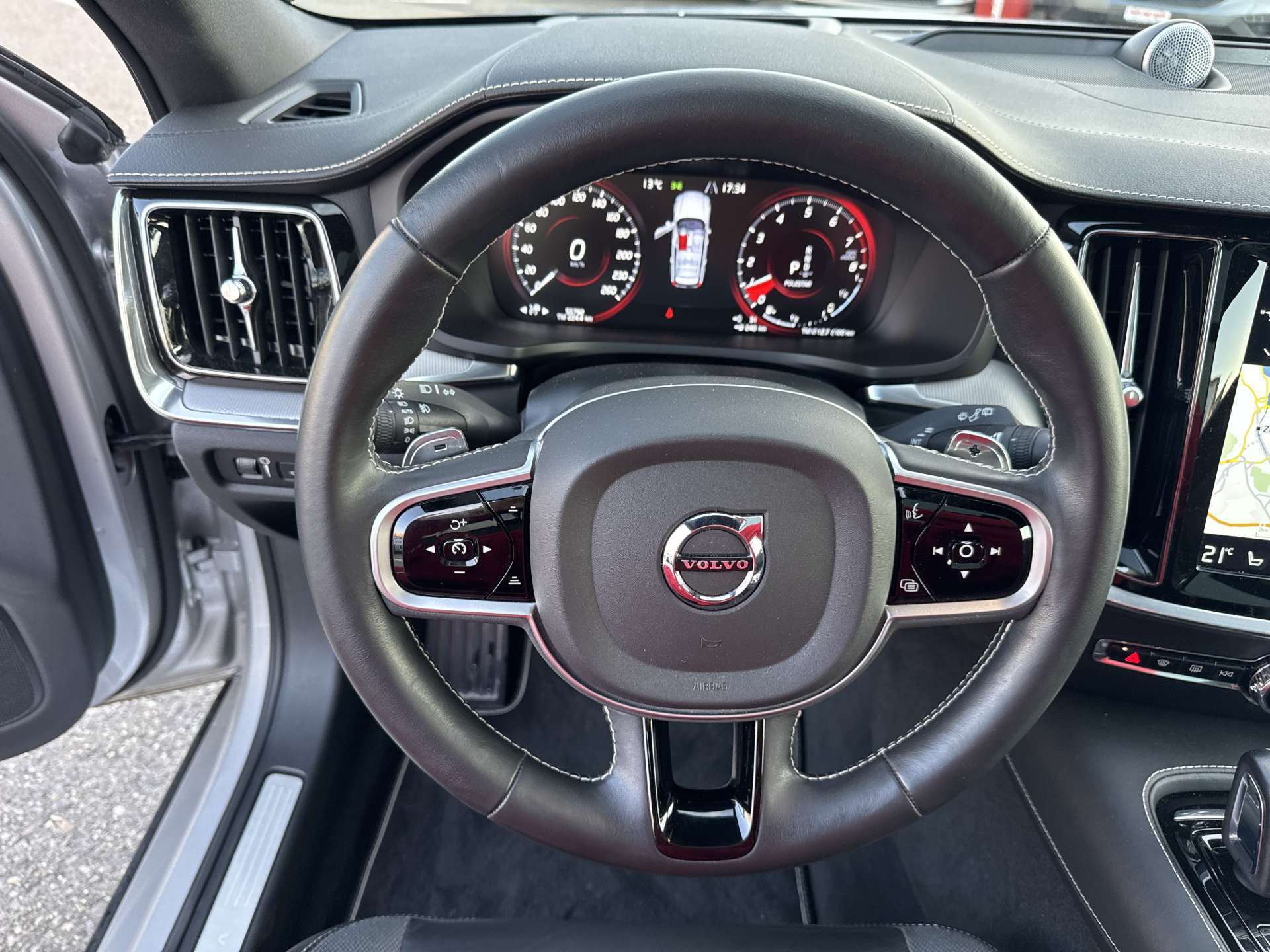 VOLVO V60 T8 eAWD Twin-Engine Polestar 405PS Geartronic-Automat-image-15