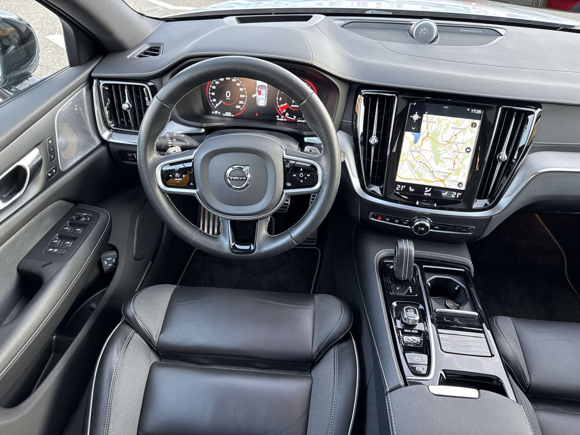 VOLVO V60 T8 eAWD Twin-Engine Polestar 405PS Geartronic-Automat-image-4