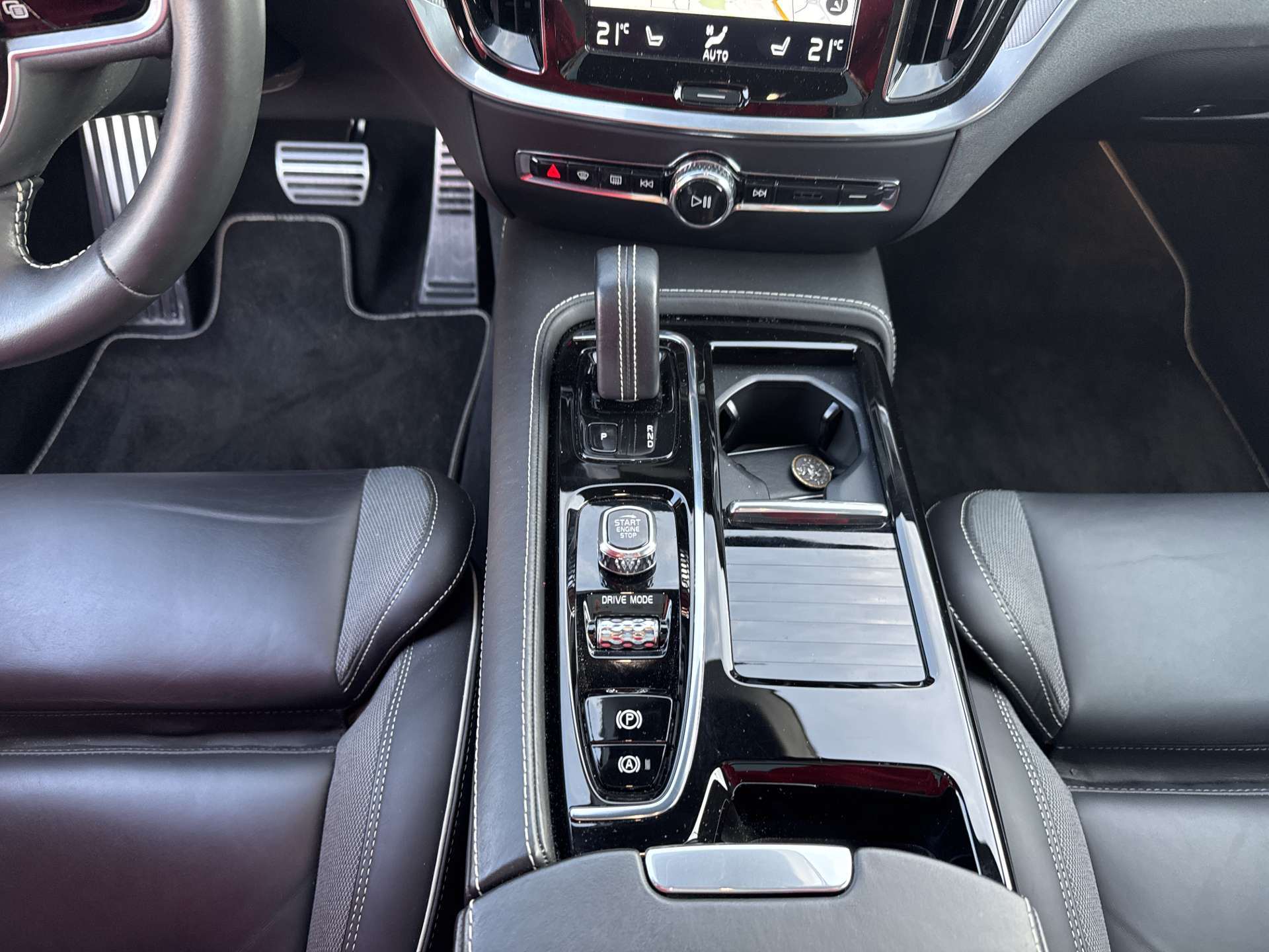 VOLVO V60 T8 eAWD Twin-Engine Polestar 405PS Geartronic-Automat-image-11