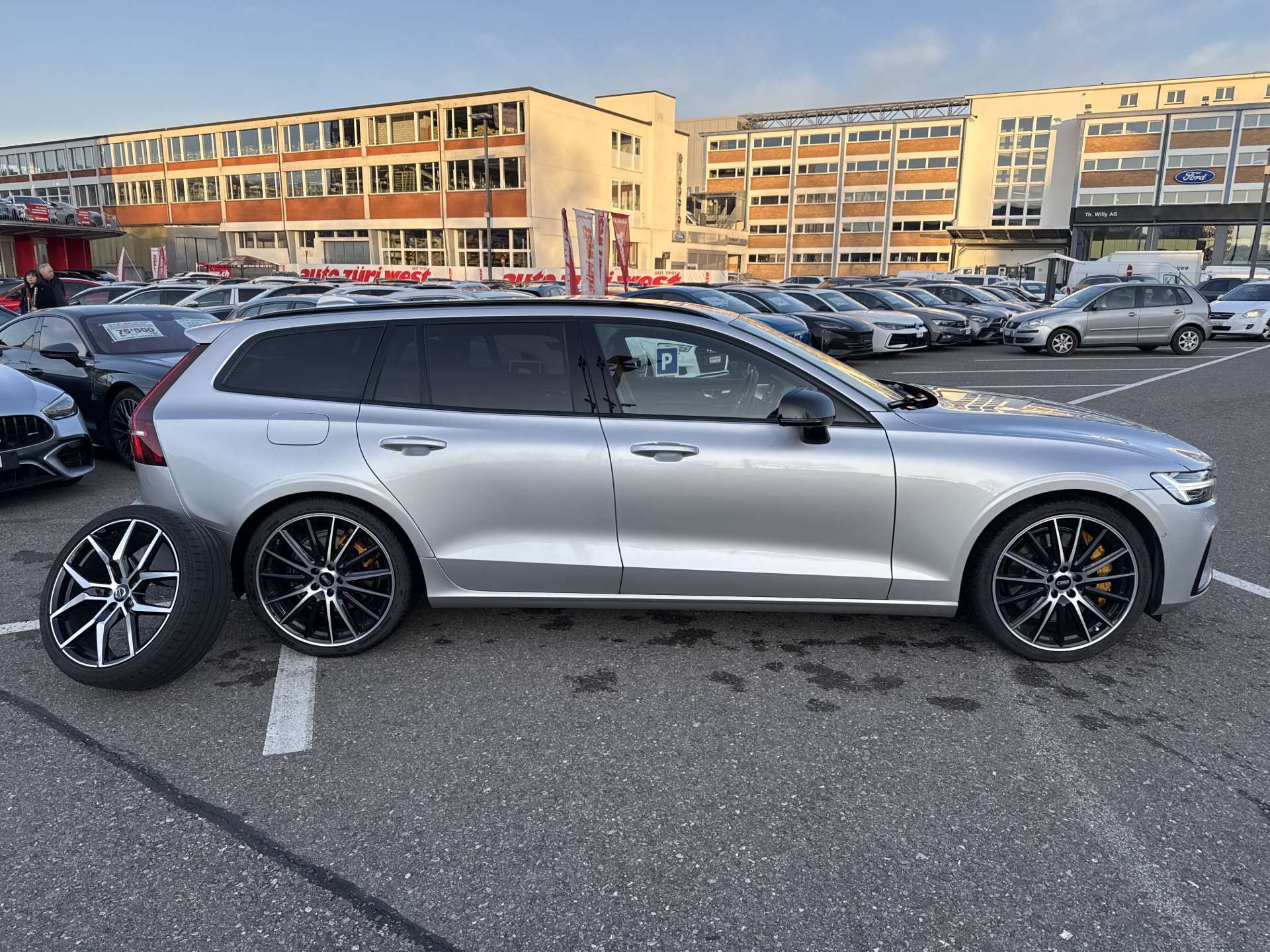VOLVO V60 T8 eAWD Twin-Engine Polestar 405PS Geartronic-Automat-image-10
