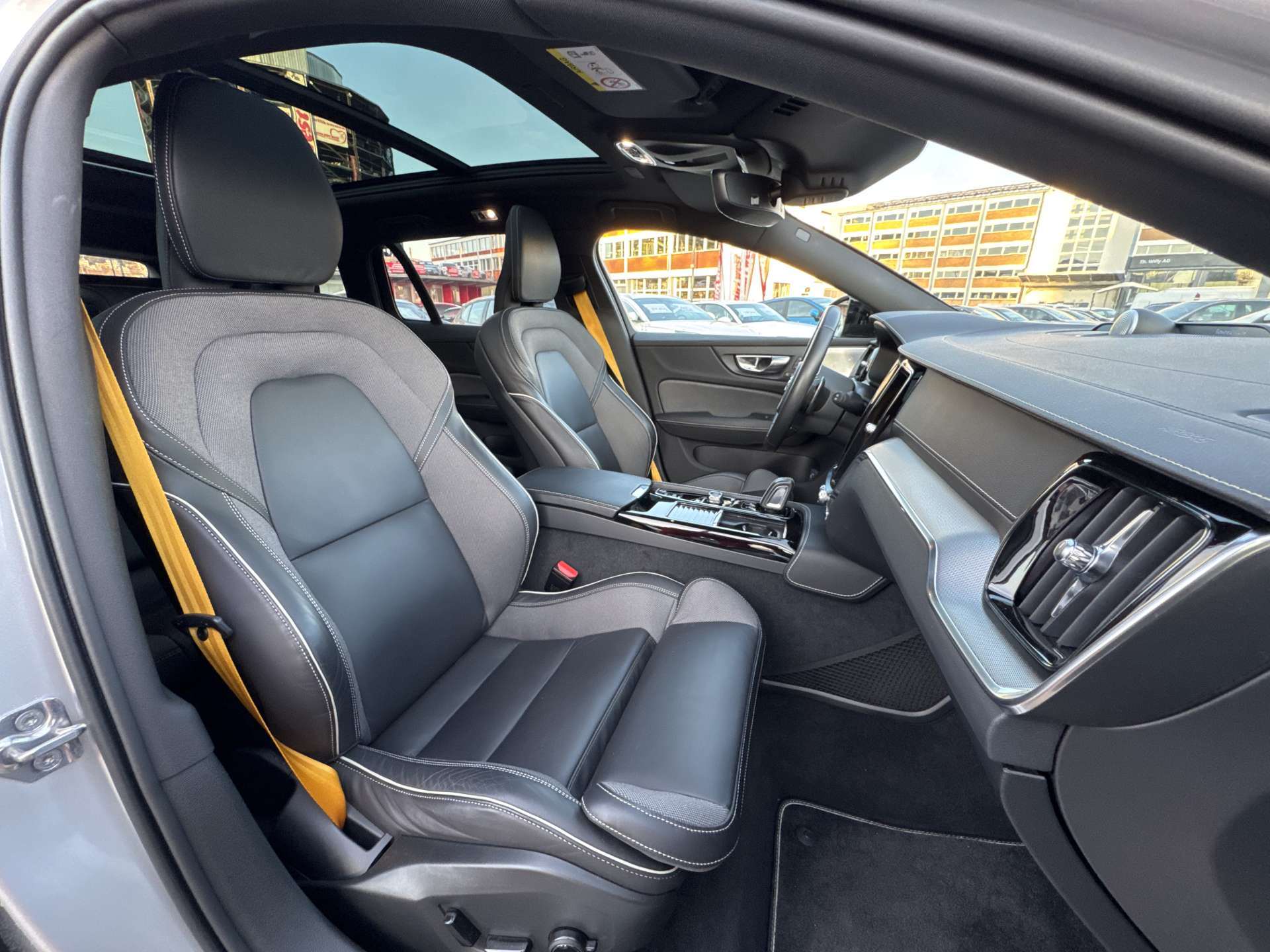 VOLVO V60 T8 eAWD Twin-Engine Polestar 405PS Geartronic-Automat-image-12