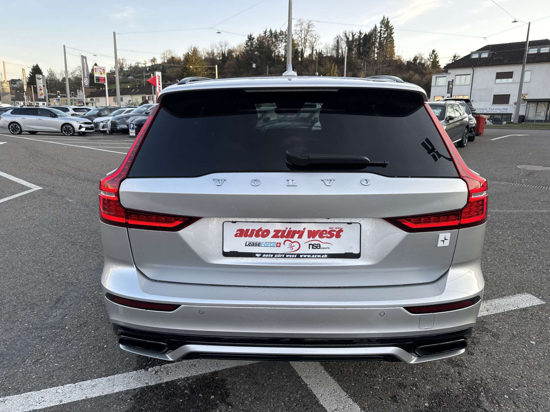VOLVO V60 T8 eAWD Twin-Engine Polestar 405PS Geartronic-Automat-image-14