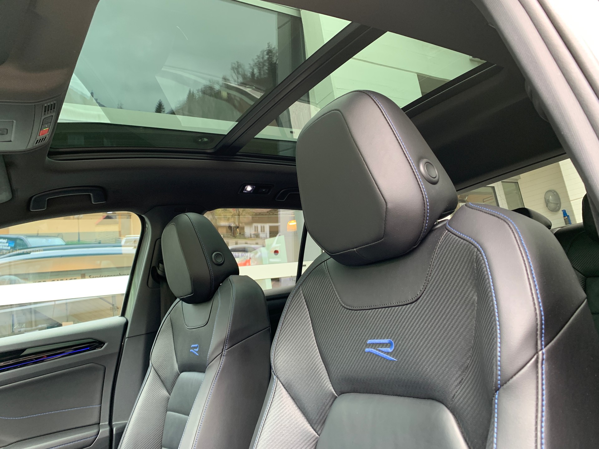 VW T-Roc 2.0 TSI R DSG 4Motion-image-8