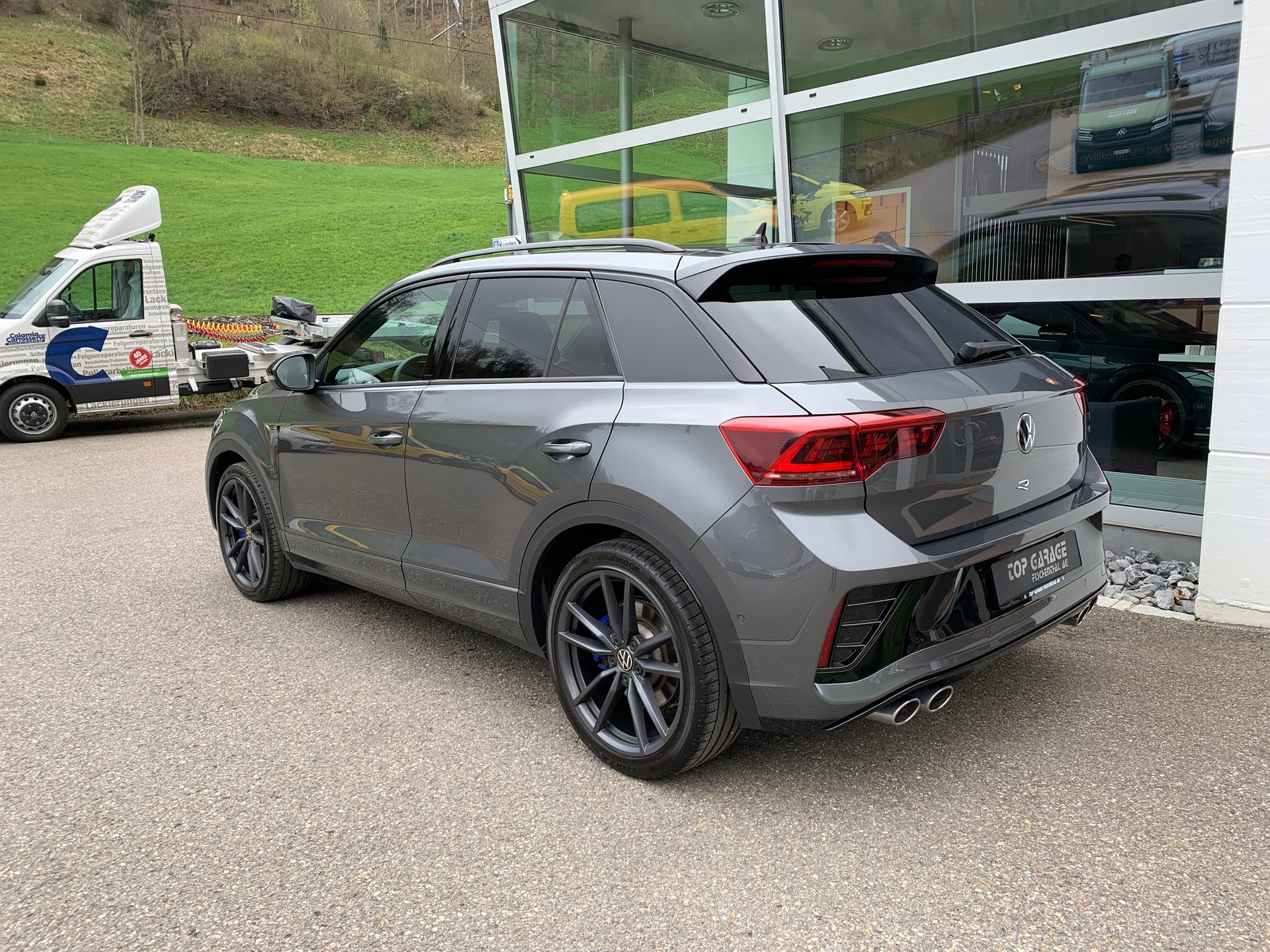 VW T-Roc 2.0 TSI R DSG 4Motion-image-4