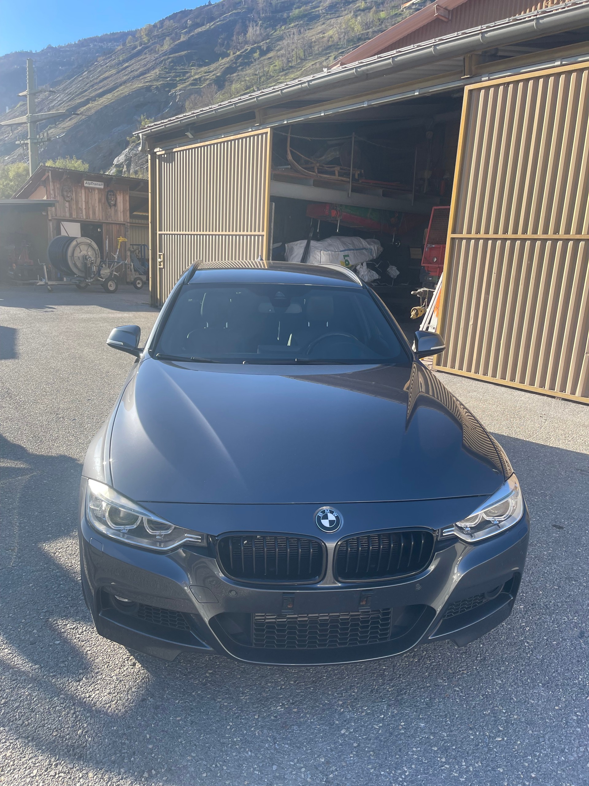 BMW 335i xDrive Touring Sport Line Steptronic-image-14