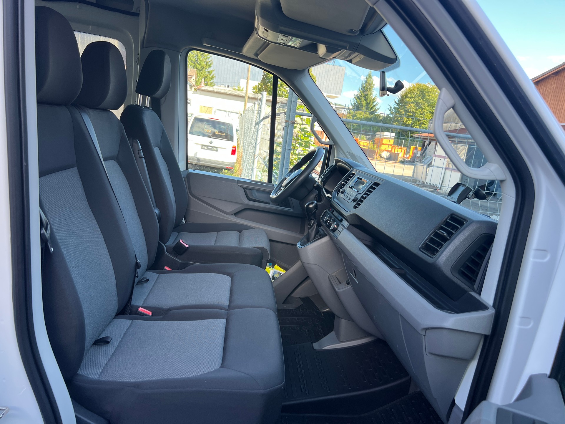 VW Crafter 35 2.0 TDI L3 A-image-6