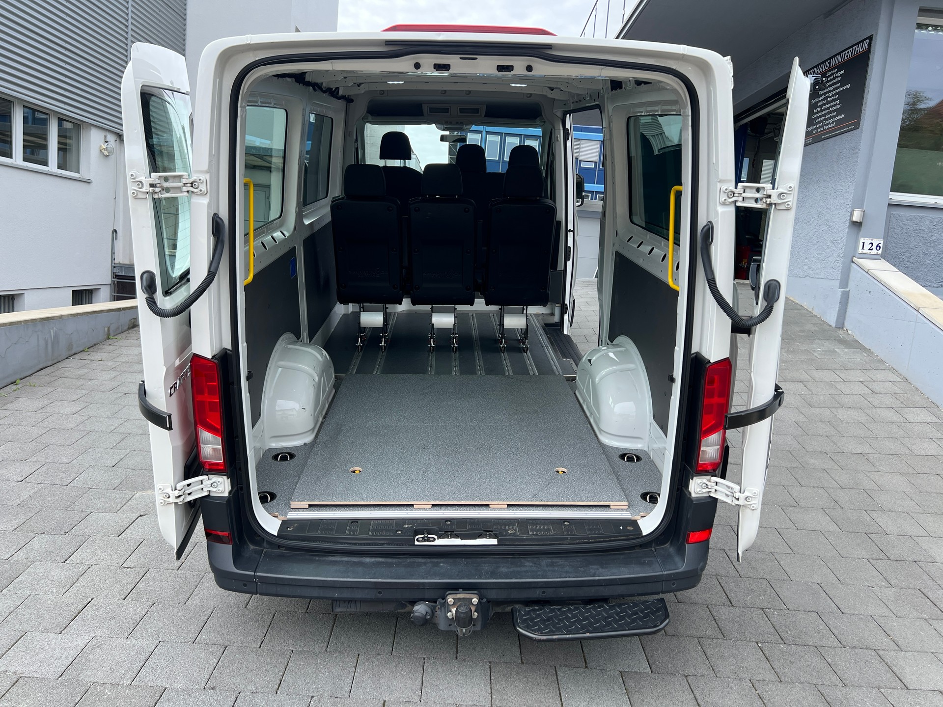 VW Crafter 35 2.0 TDI L3 A-image-12