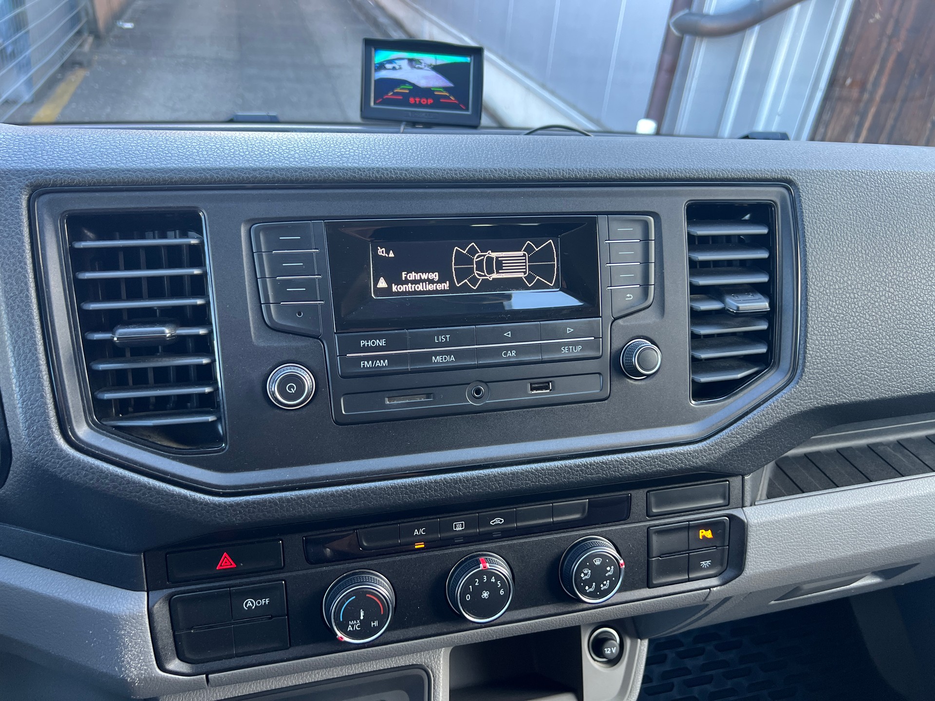 VW Crafter 35 2.0 TDI L3 A-image-9