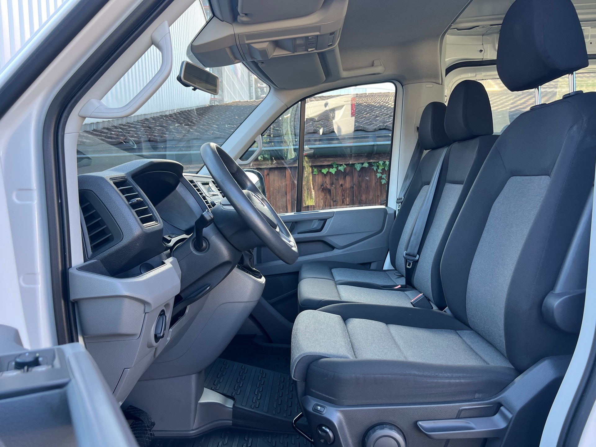 VW Crafter 35 2.0 TDI L3 A-image-5