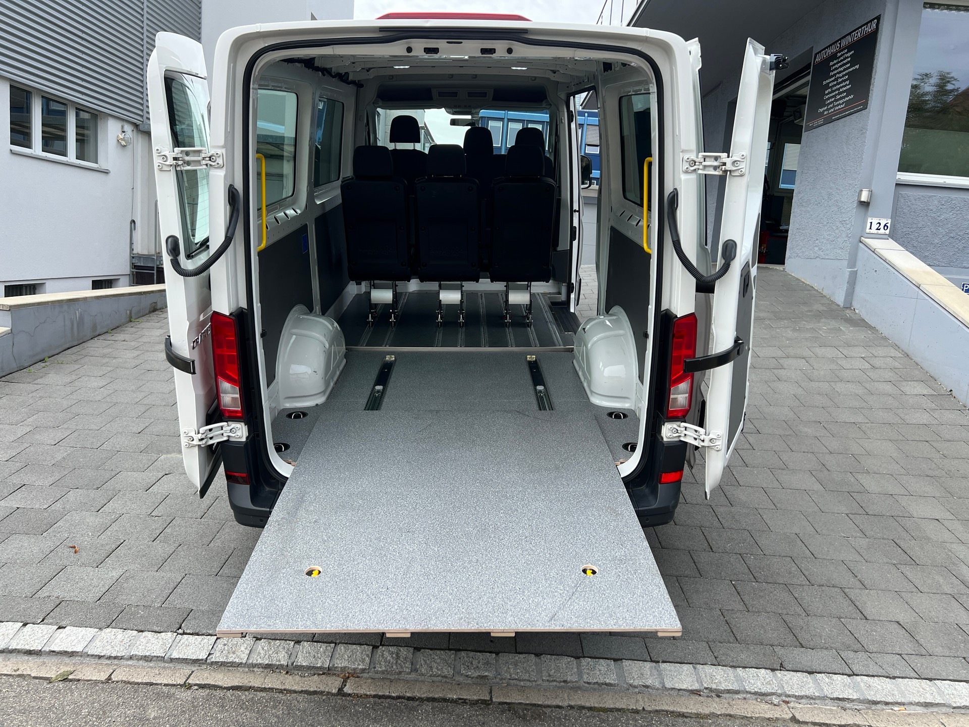 VW Crafter 35 2.0 TDI L3 A-image-13
