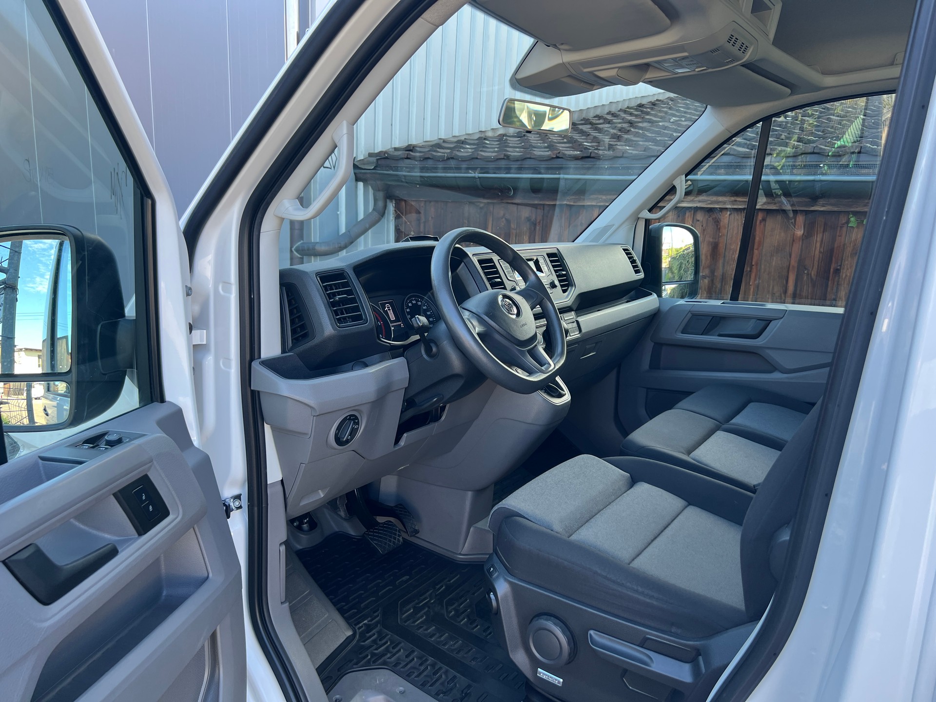 VW Crafter 35 2.0 TDI L3 A-image-4