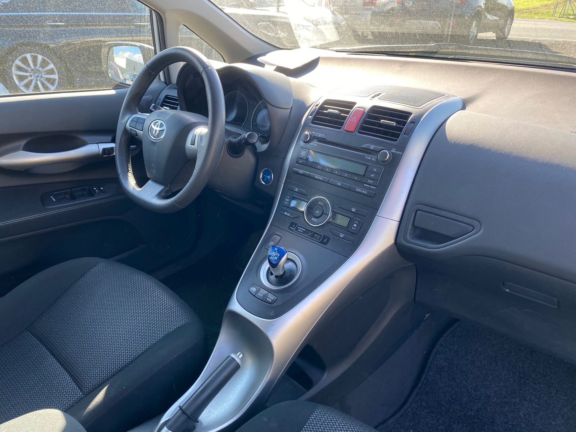 TOYOTA Auris 1.8 16V HSD Linea Luna-image-7