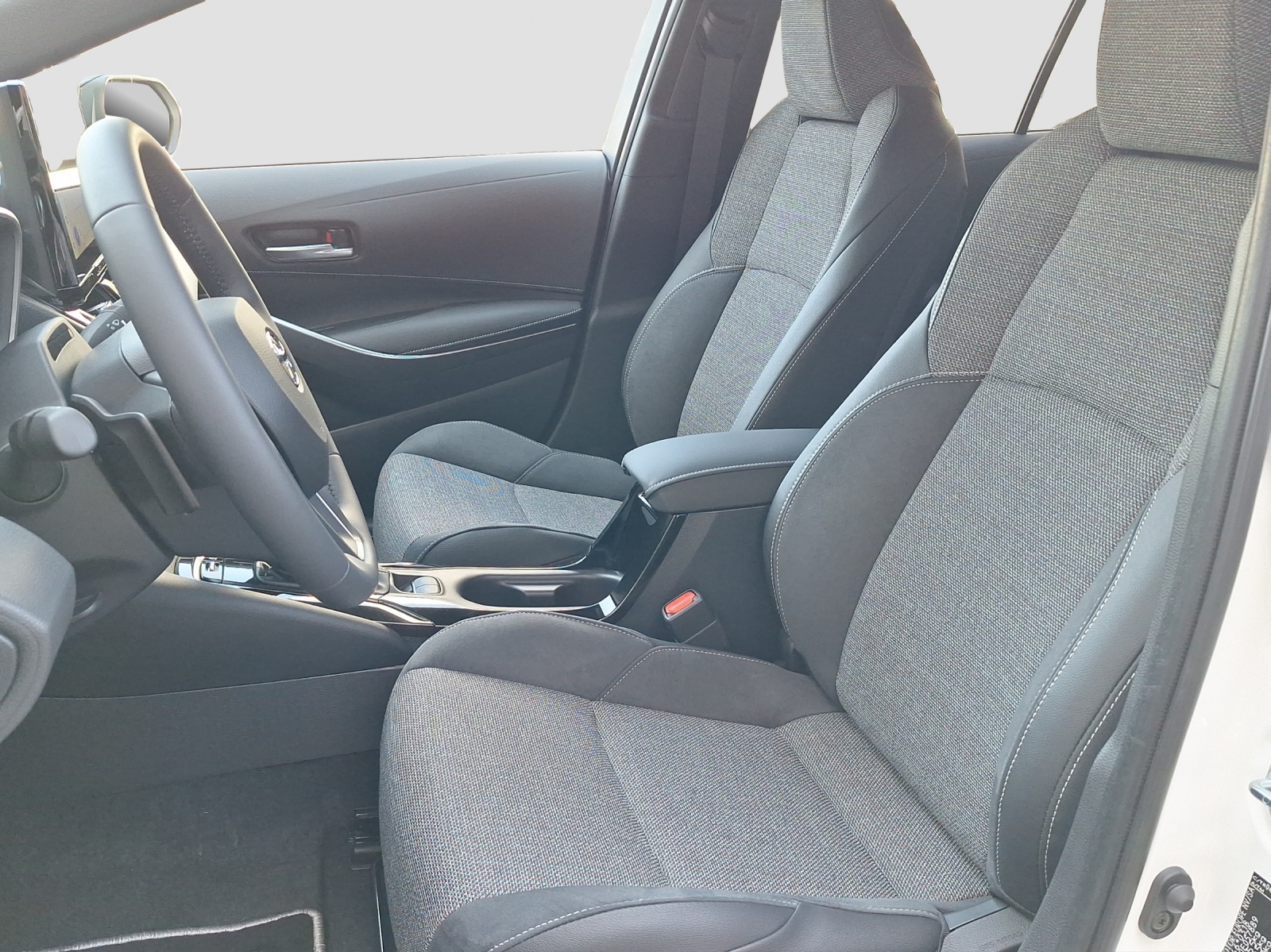 TOYOTA Corolla Touring Sports 2.0 HSD Swiss Edition-image-9