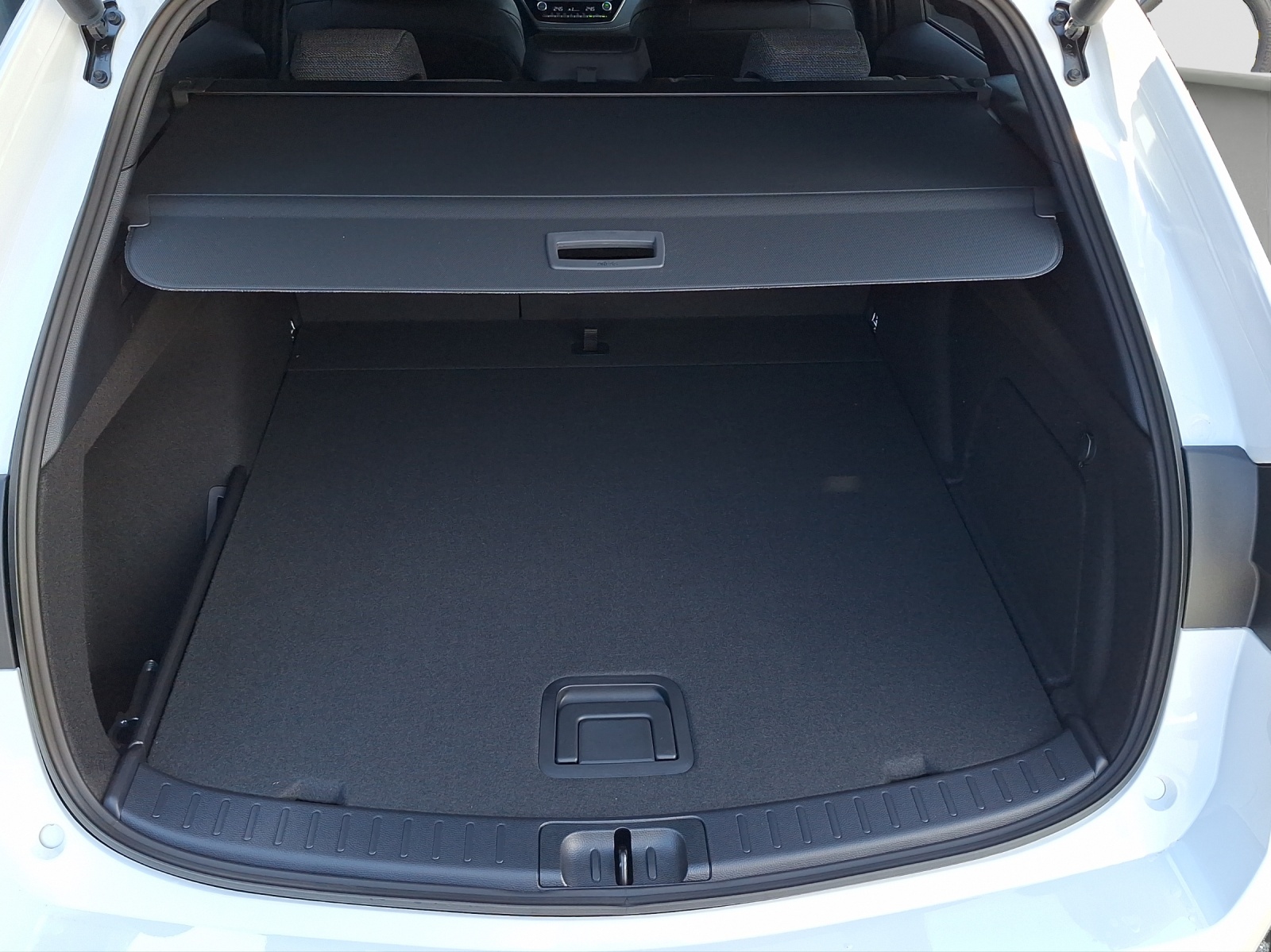 TOYOTA Corolla Touring Sports 2.0 HSD Swiss Edition-image-11