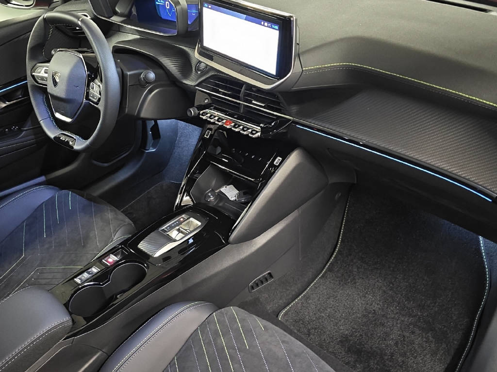 PEUGEOT 208 e-GT-image-10