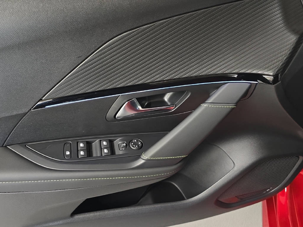 PEUGEOT 208 e-GT-image-5