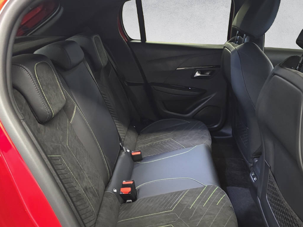 PEUGEOT 208 e-GT-image-12