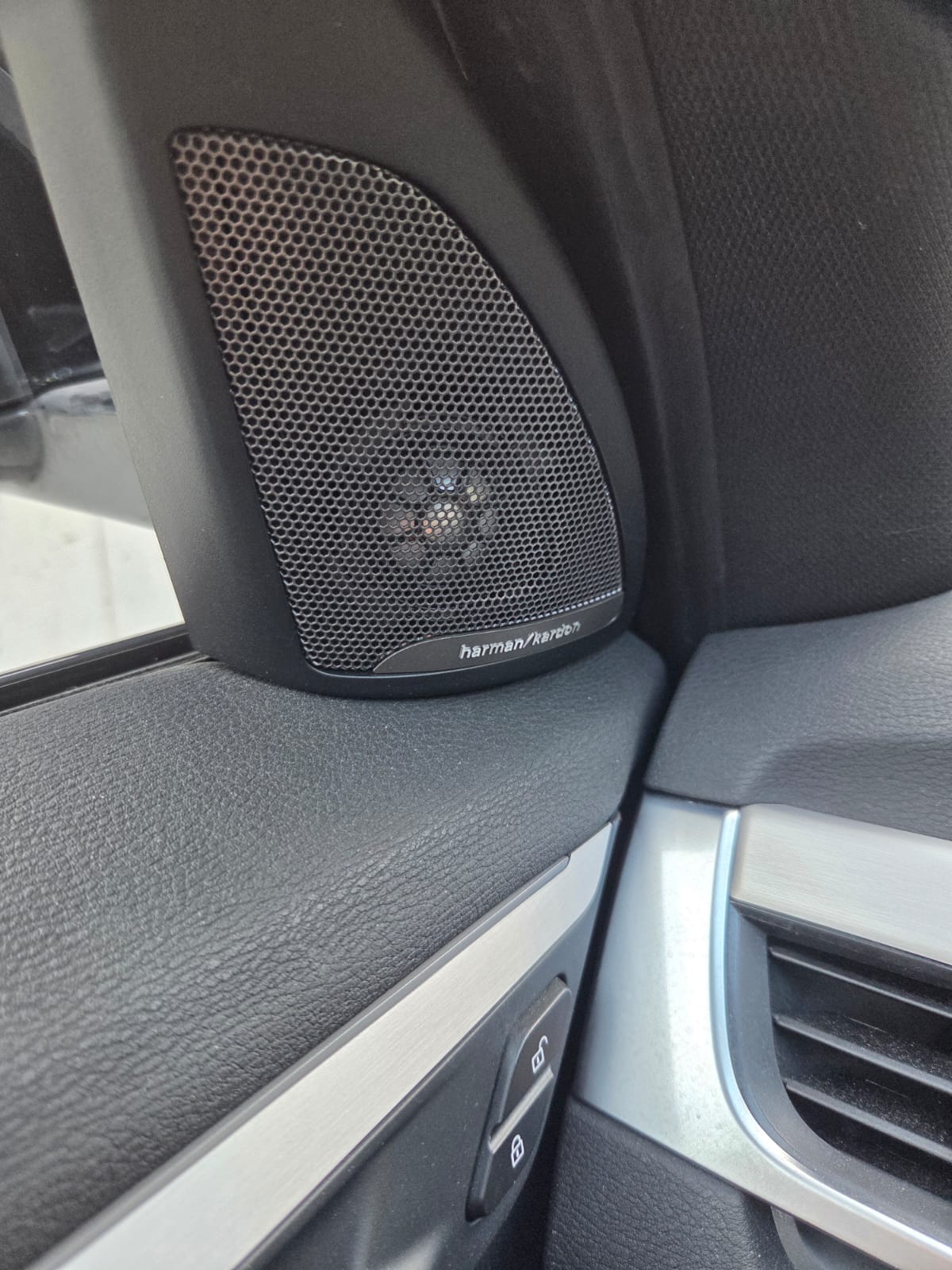 BMW X1 xDrive 20d M Sport Steptronic-image-12