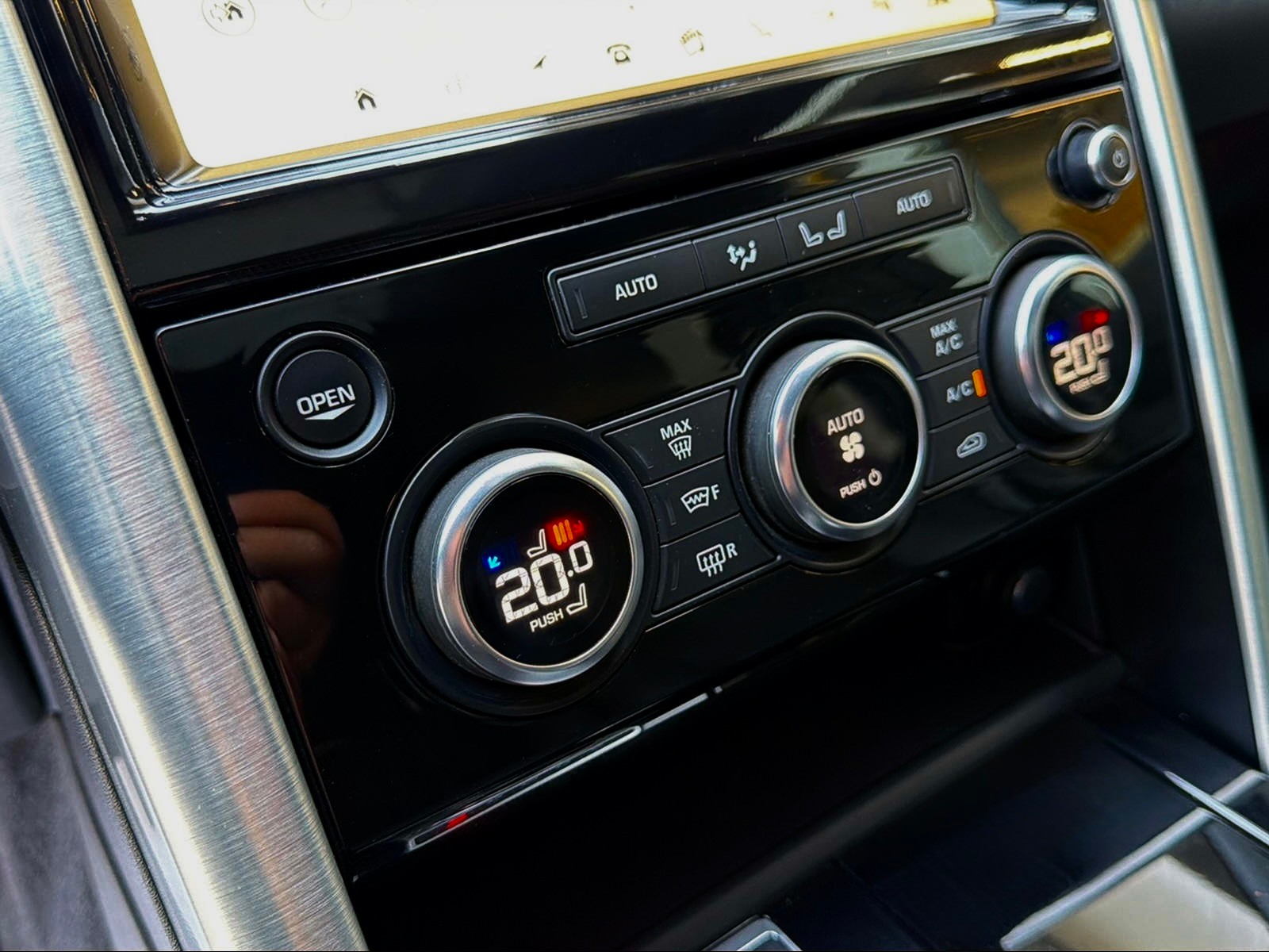 LAND ROVER Discovery 3.0 TD6 HSE Automatic-image-17
