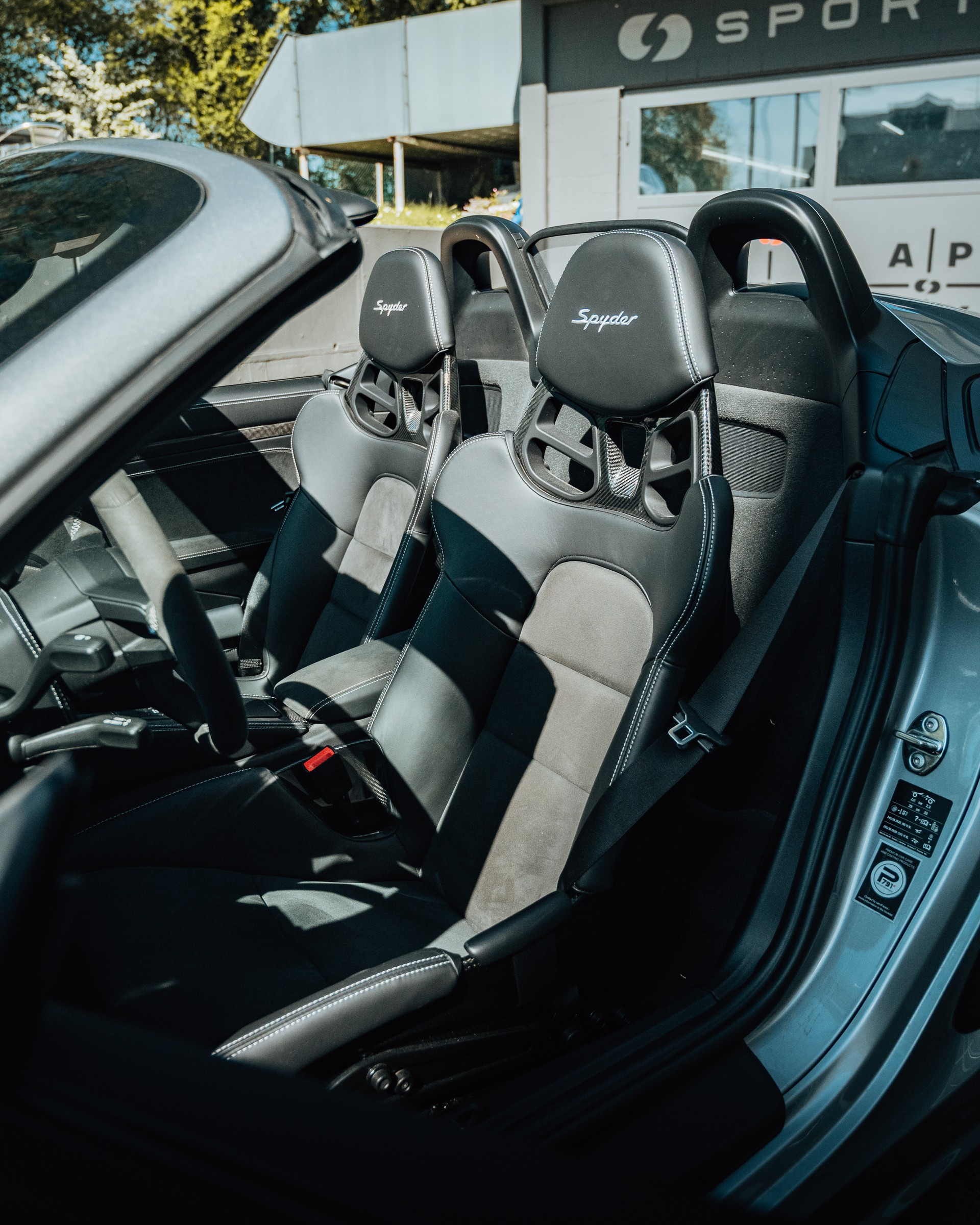 PORSCHE 718 Boxster Spyder-image-4