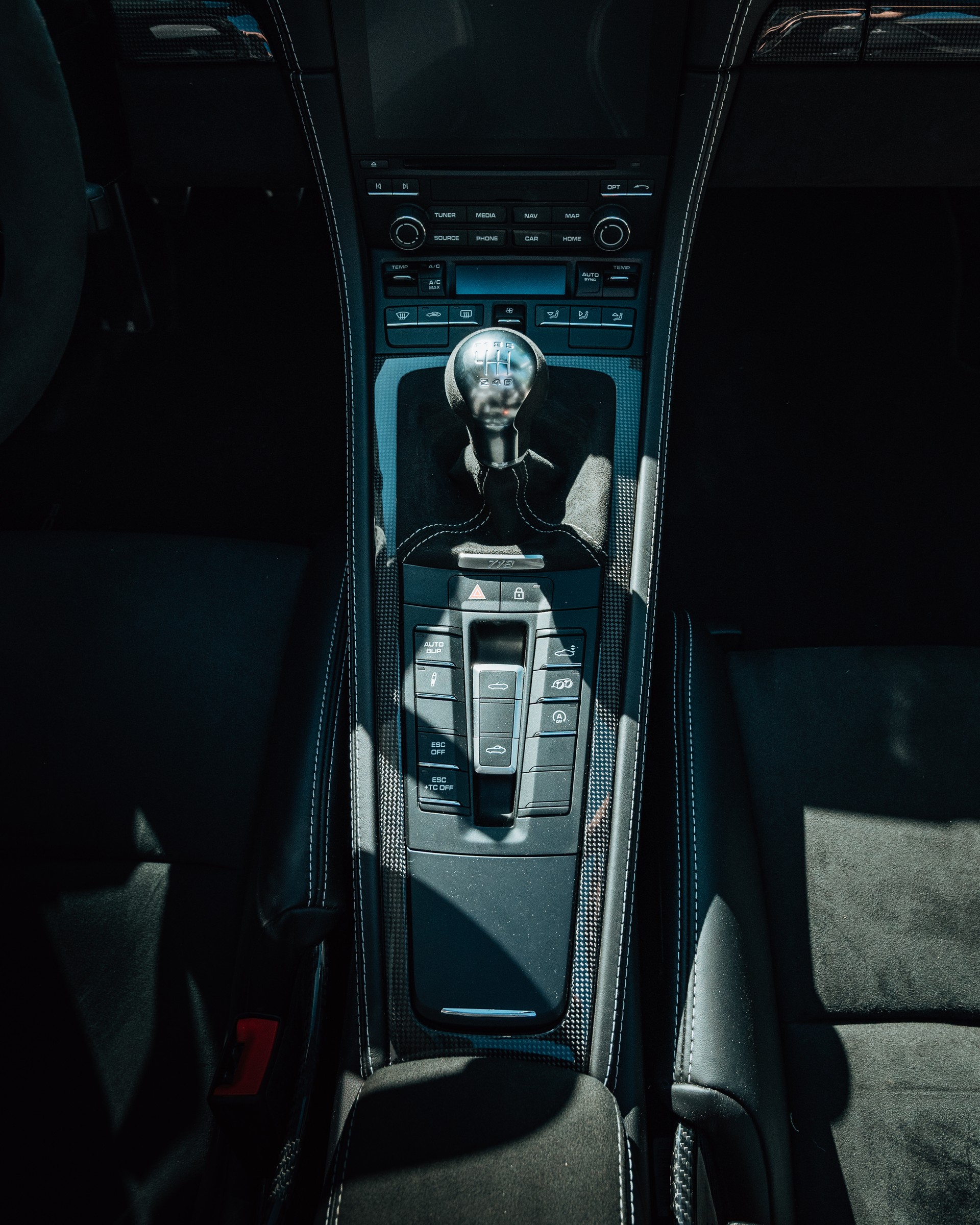 PORSCHE 718 Boxster Spyder-image-11