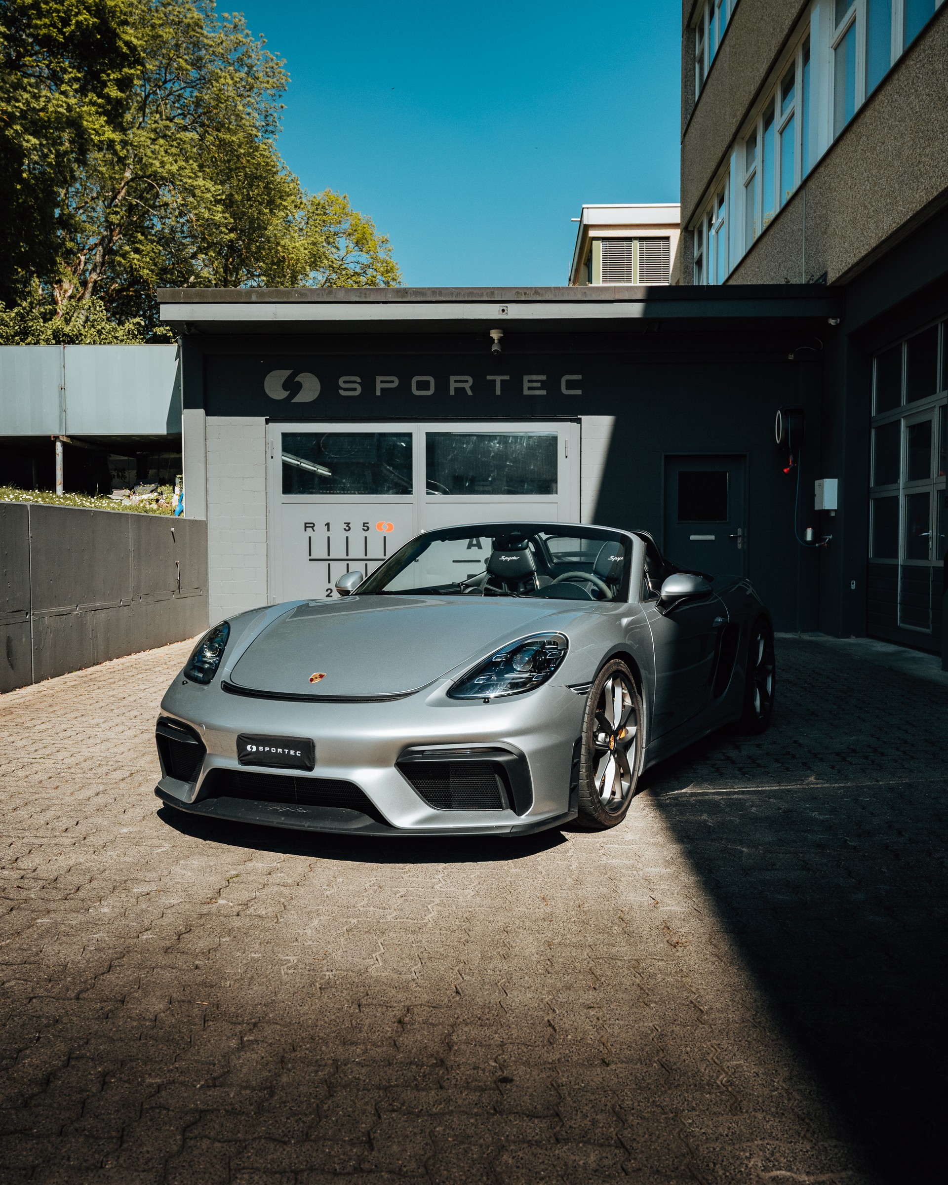 PORSCHE 718 Boxster Spyder-image-12