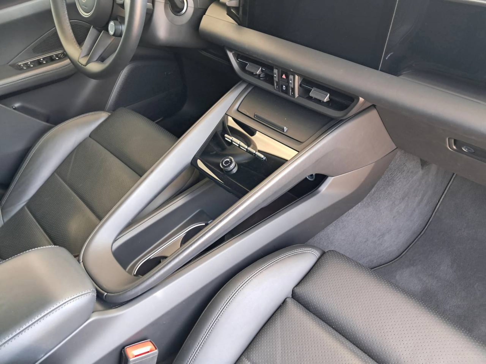 PORSCHE Macan 4 Electric-image-27