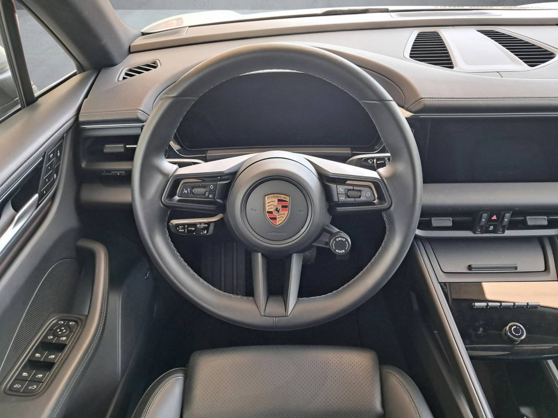 PORSCHE Macan 4 Electric-image-12