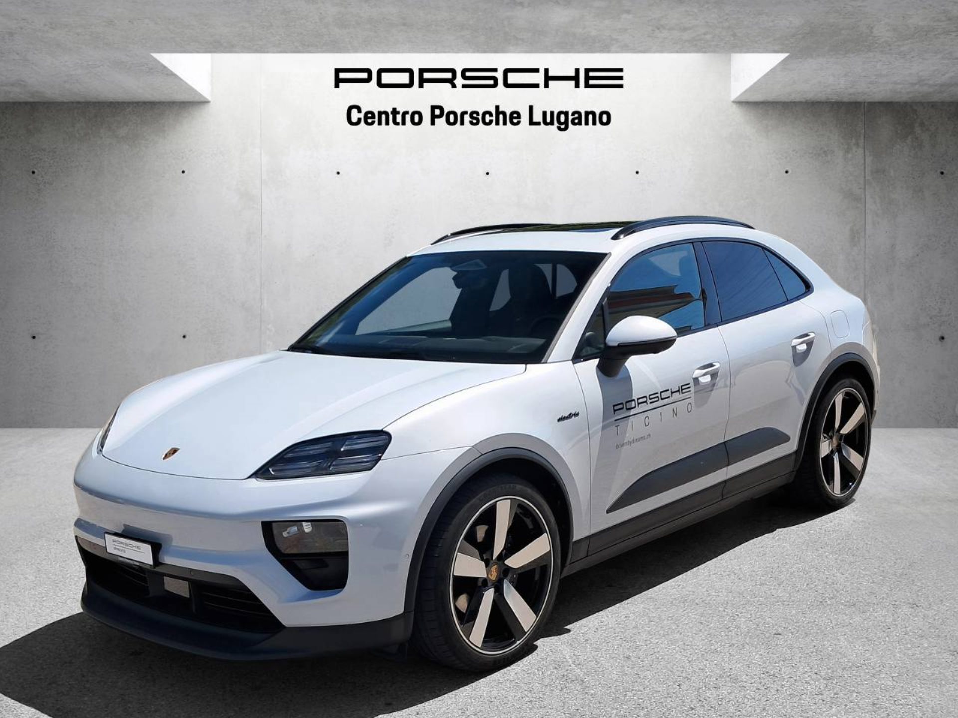 PORSCHE Macan 4 Electric-image-8