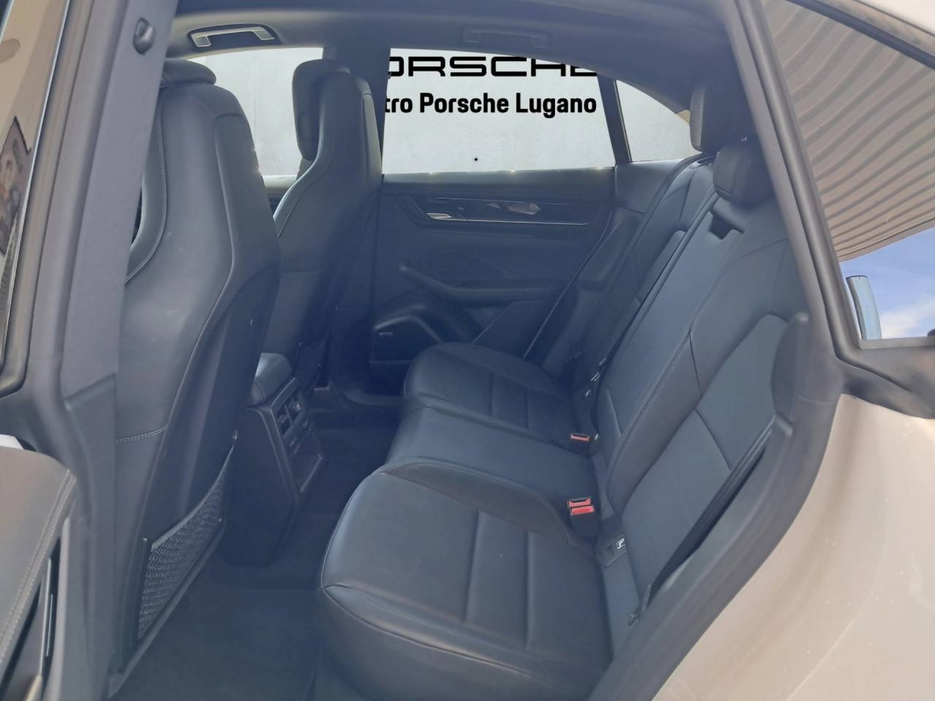 PORSCHE Macan 4 Electric-image-16