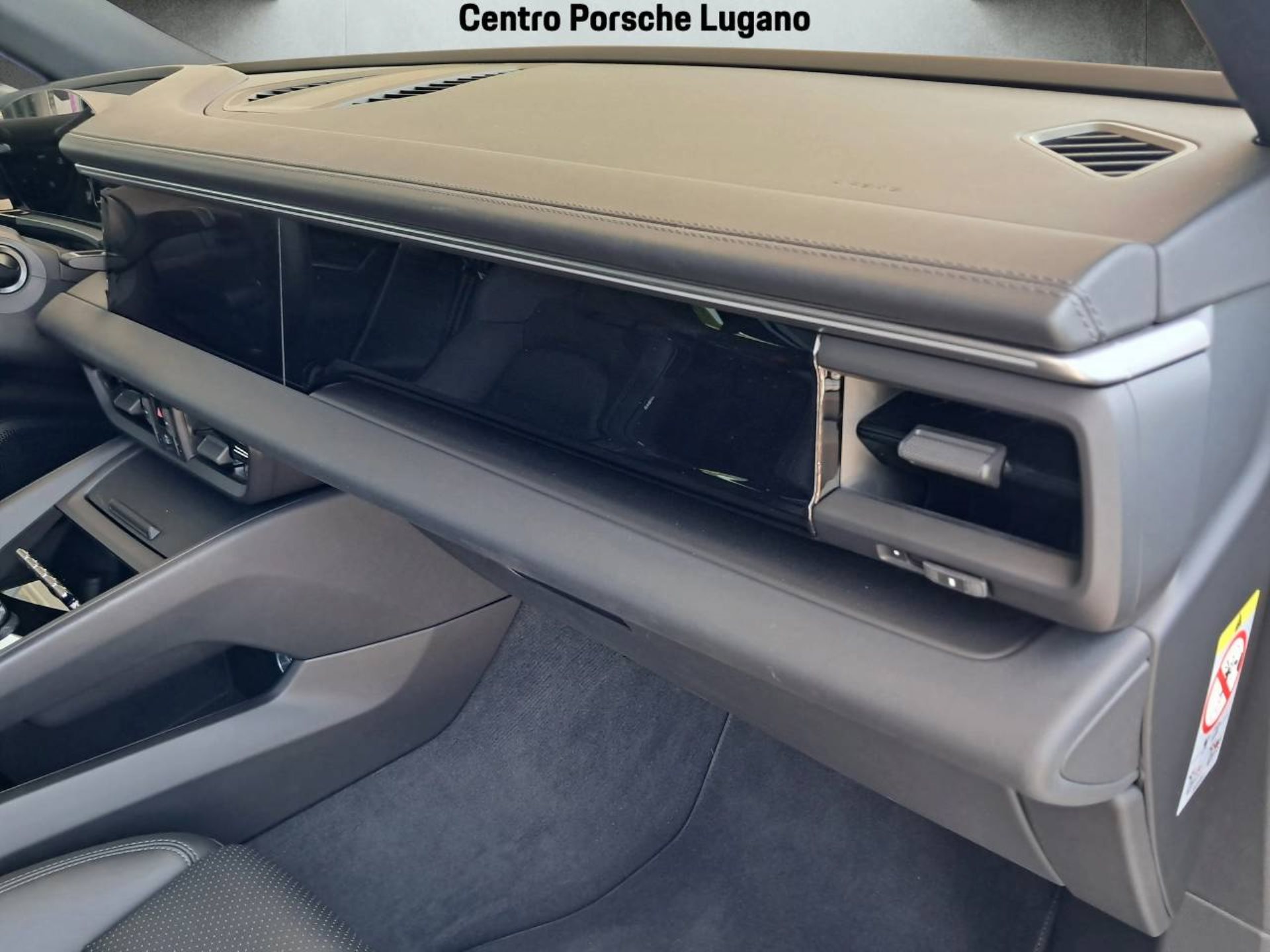PORSCHE Macan 4 Electric-image-28