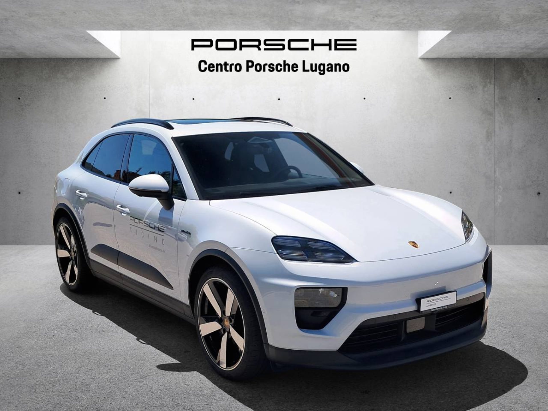 PORSCHE Macan 4 Electric-image-5