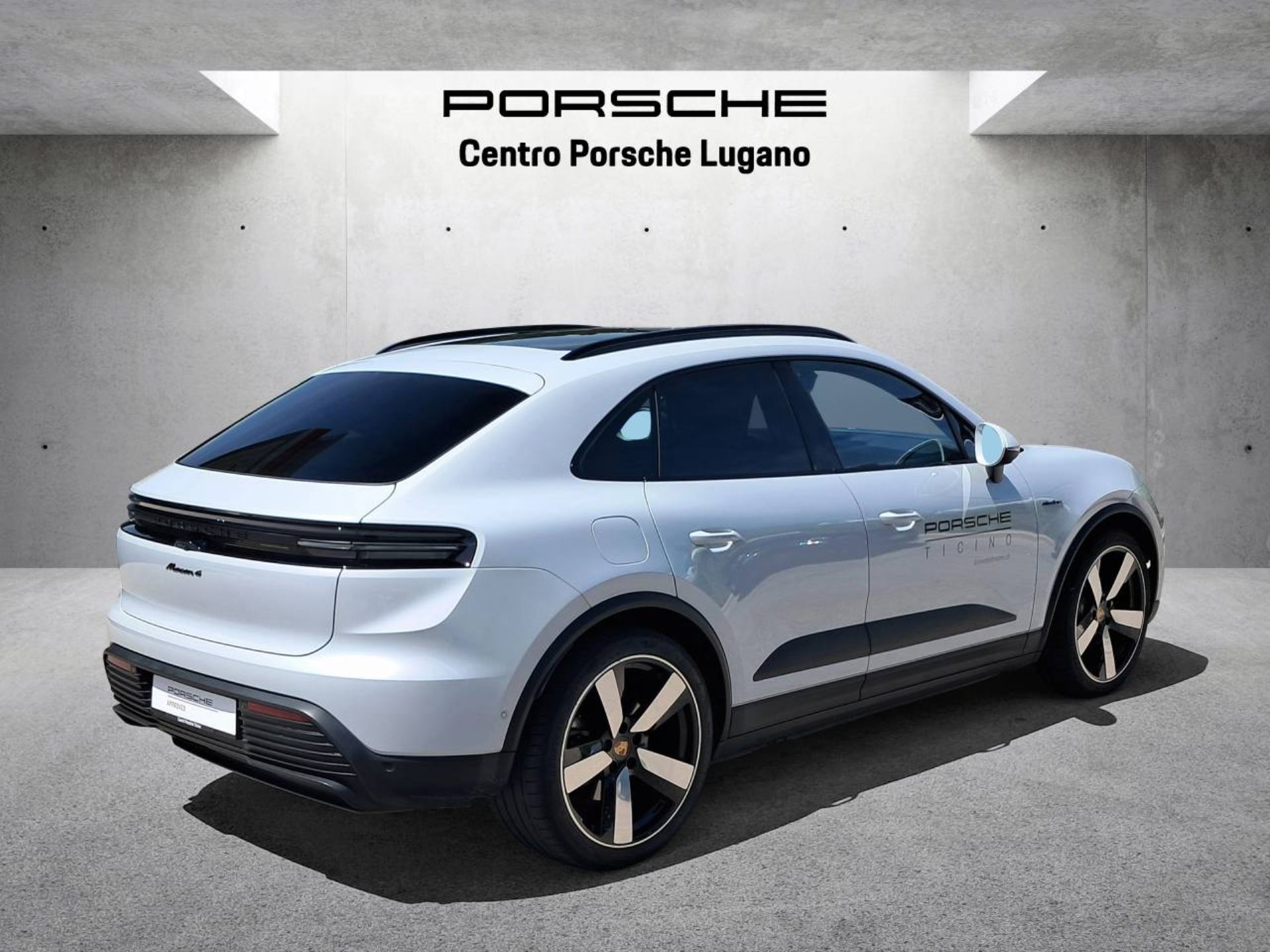 PORSCHE Macan 4 Electric-image-7