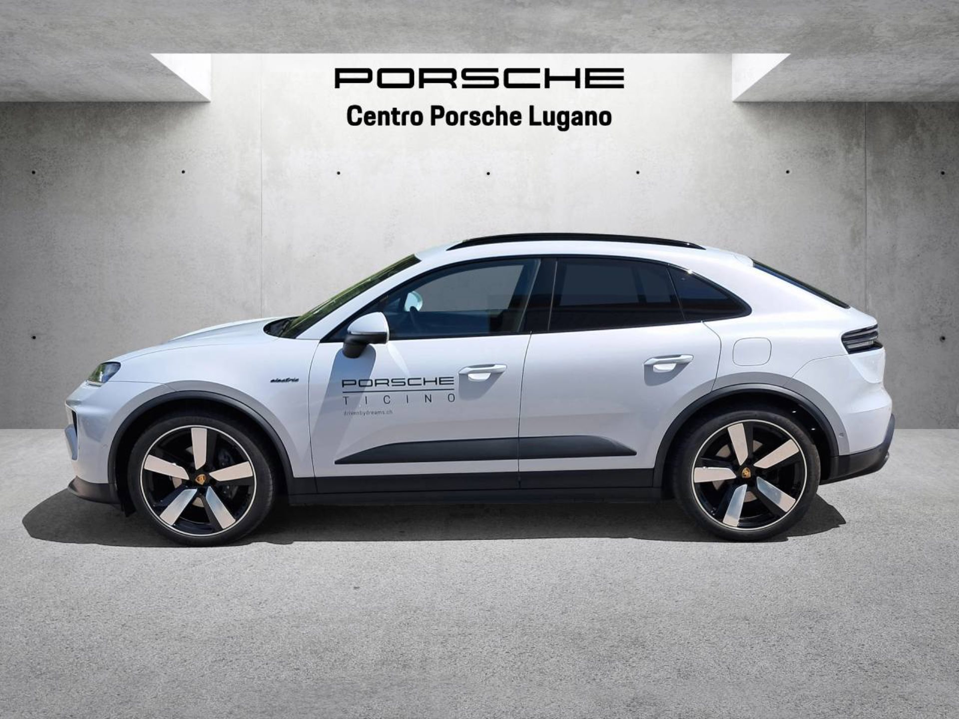 PORSCHE Macan 4 Electric-image-1