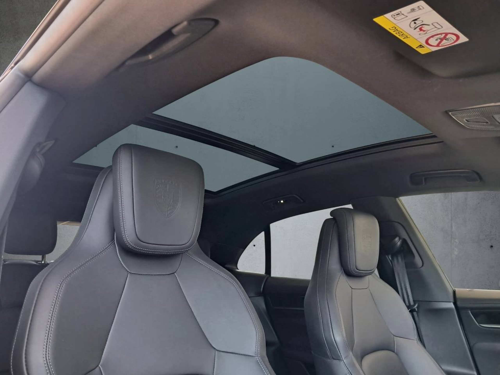 PORSCHE Macan 4 Electric-image-18