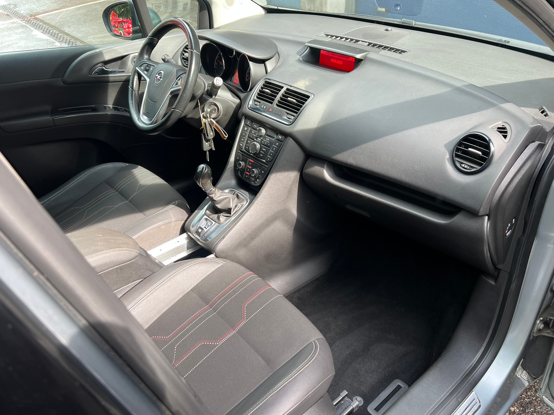 OPEL Meriva 1.4 Turbo Anniversary Edition-image-7
