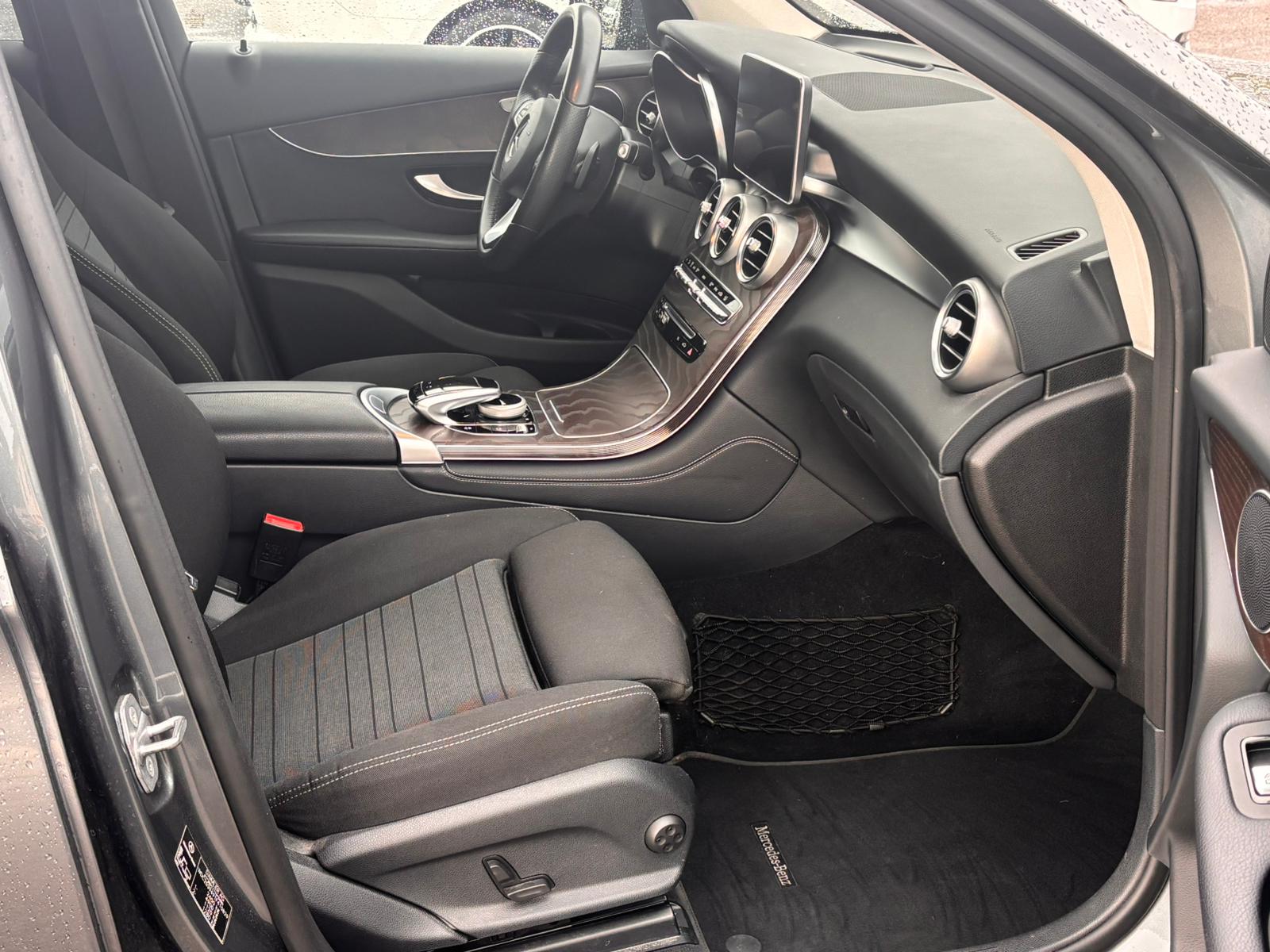 MERCEDES-BENZ GLC 300 4Matic 9G-Tronic-image-13