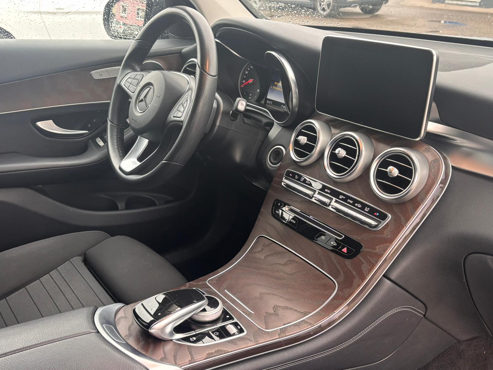 MERCEDES-BENZ GLC 300 4Matic 9G-Tronic-image-14