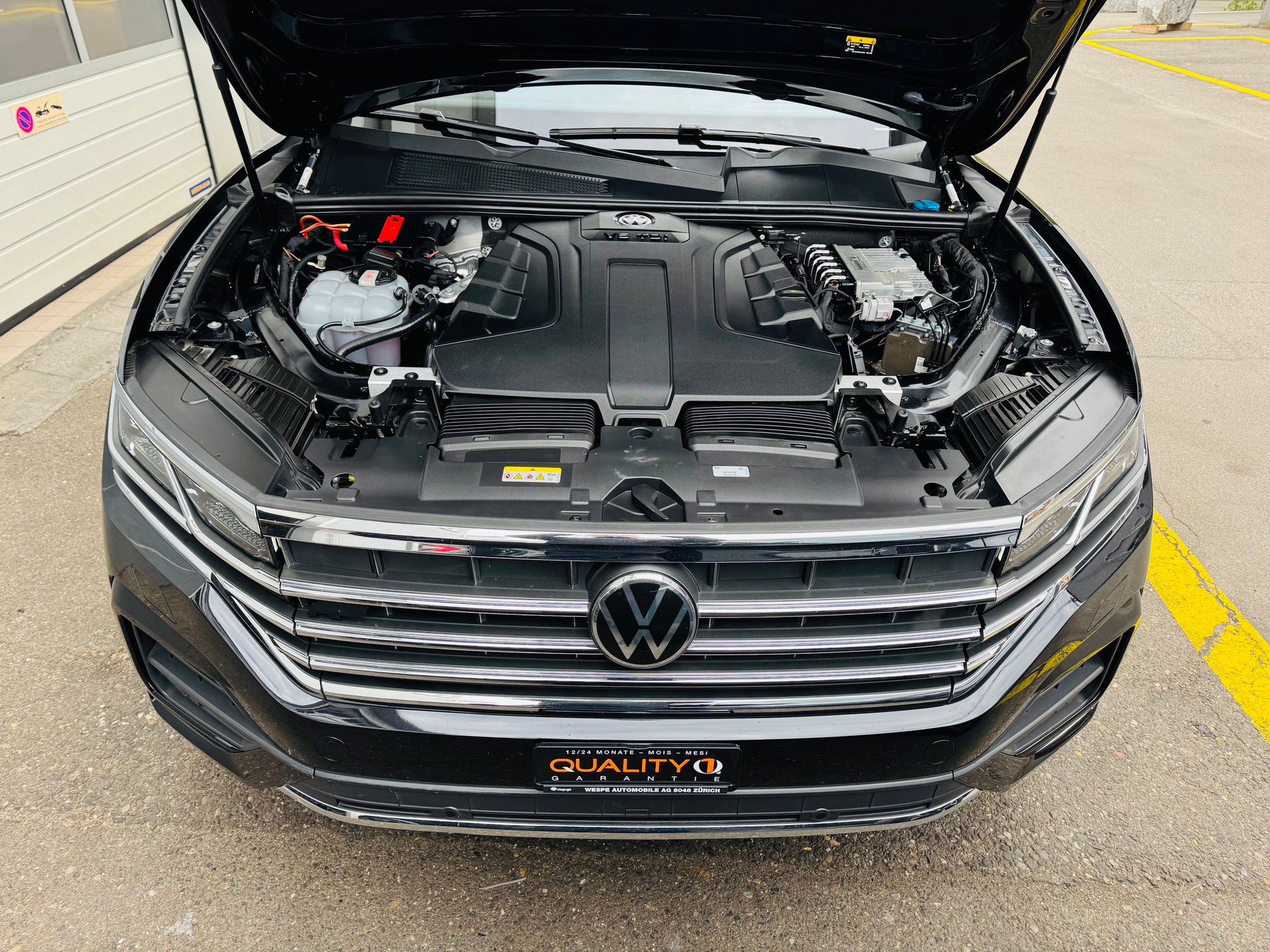 VW Touareg 3.0 TDI R Line Tiptronic-image-14