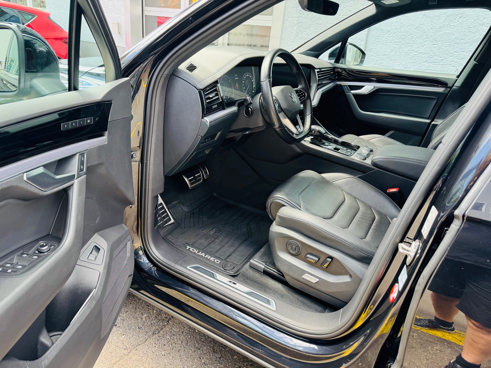 VW Touareg 3.0 TDI R Line Tiptronic-image-8