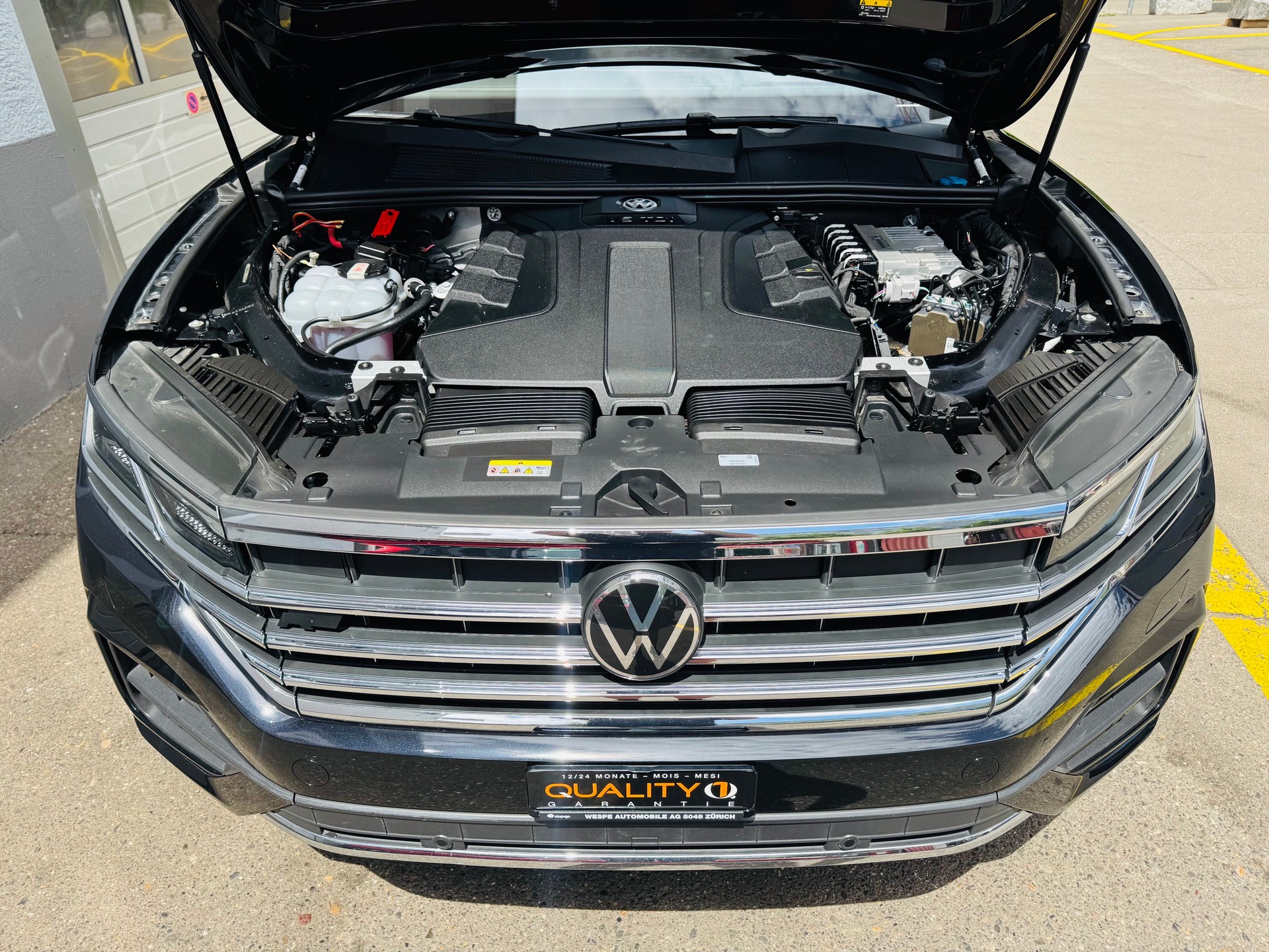 VW Touareg 3.0 TDI R Line Tiptronic-image-15