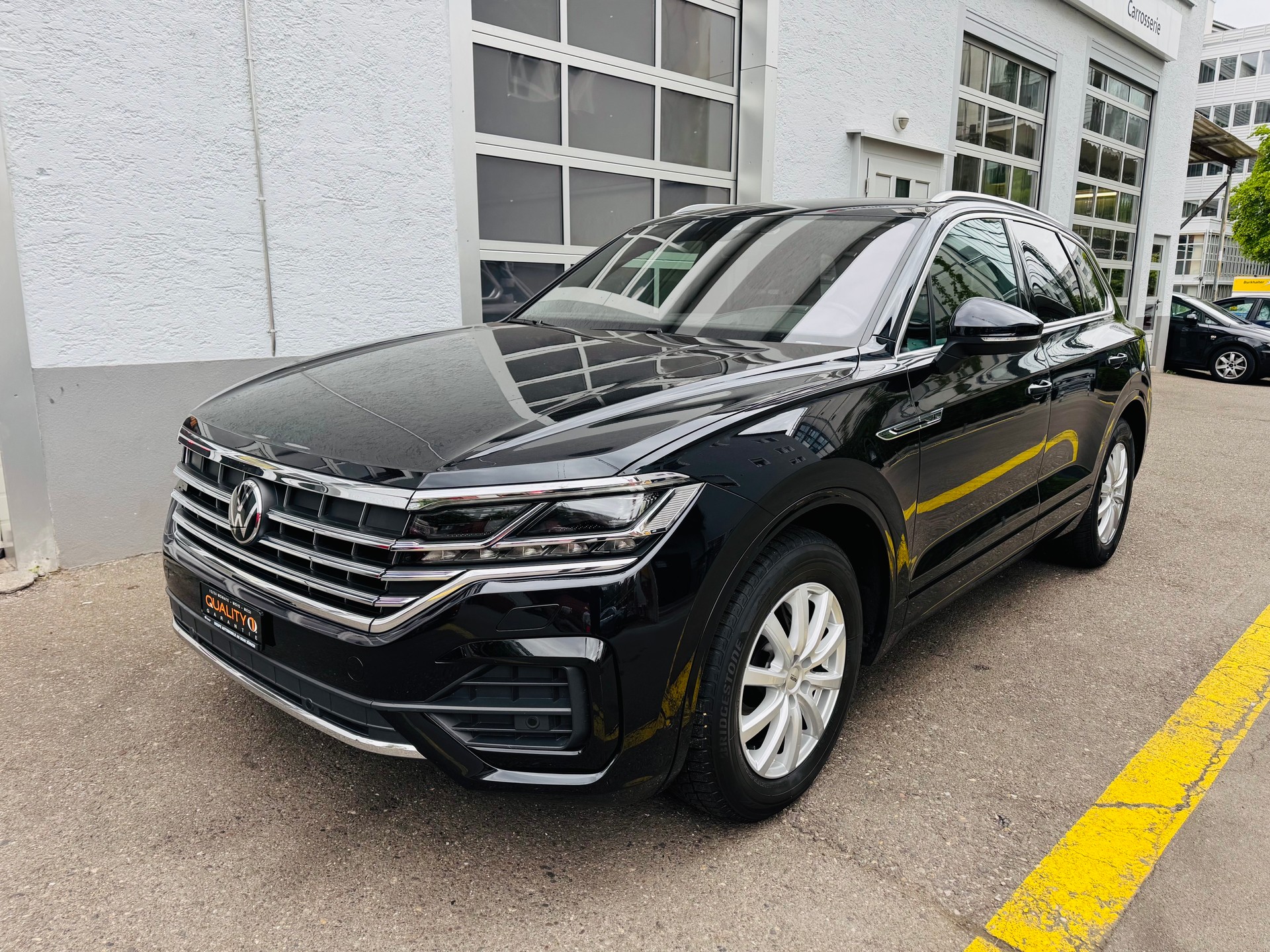 VW Touareg 3.0 TDI R Line Tiptronic-image-2