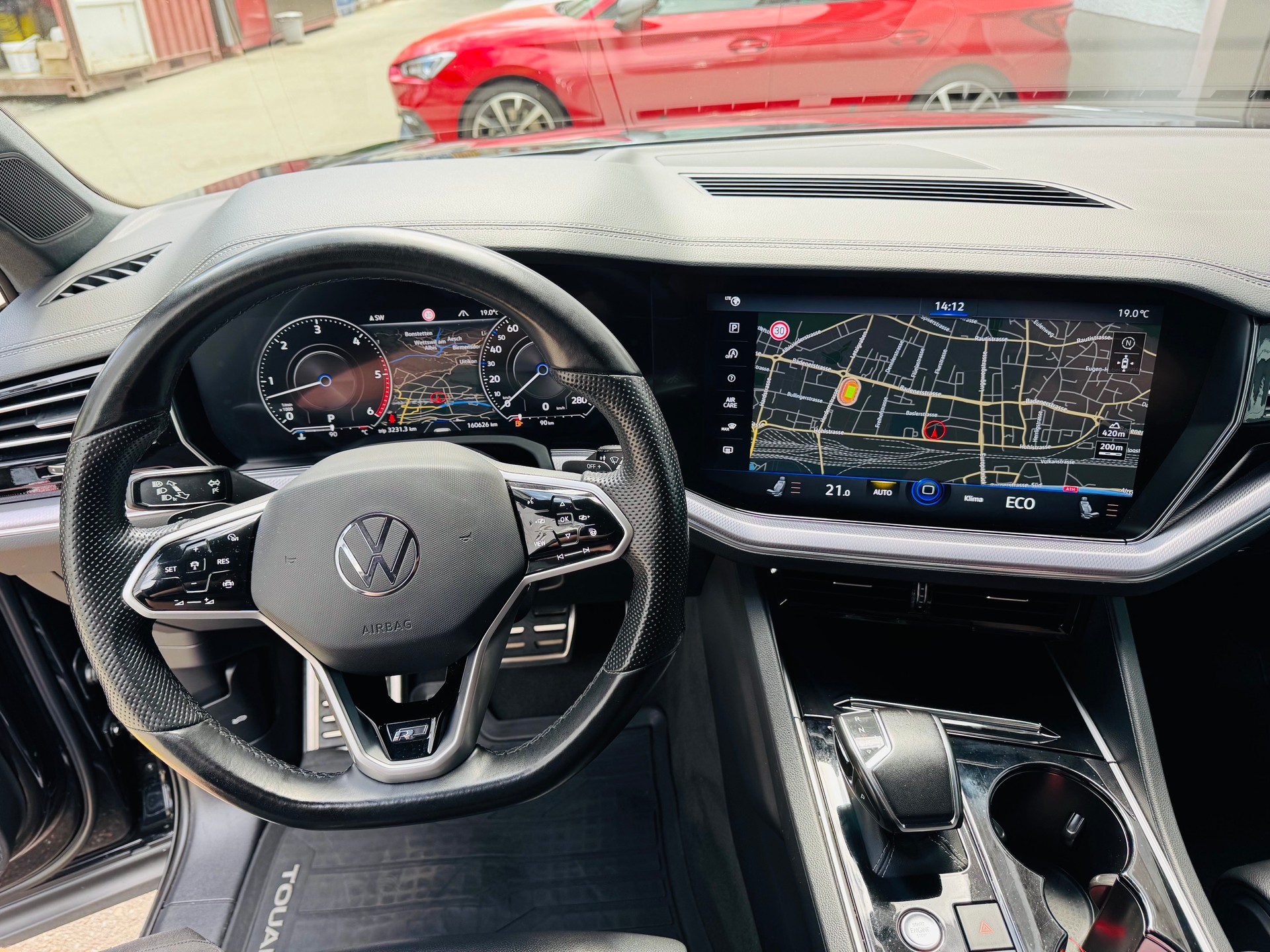 VW Touareg 3.0 TDI R Line Tiptronic-image-12